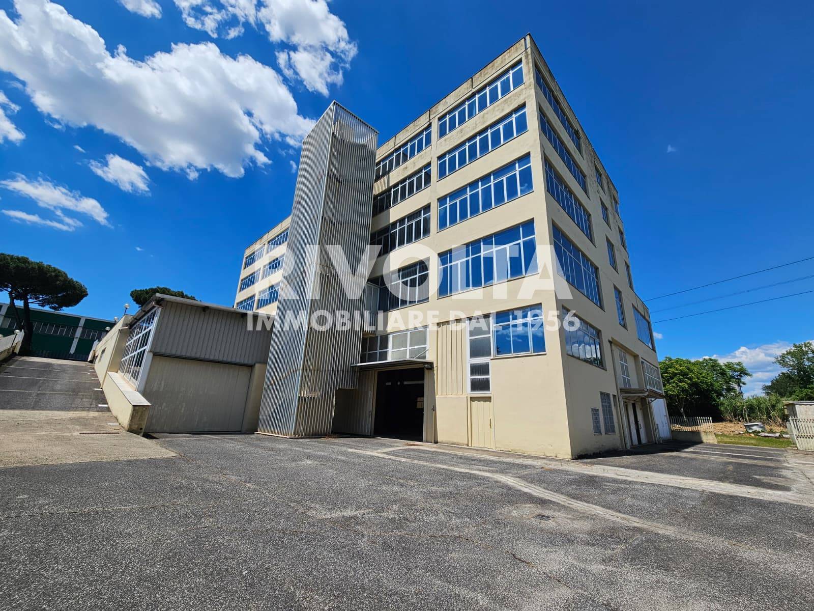 Opificio in vendita a Guidonia Montecelio, Guidonia