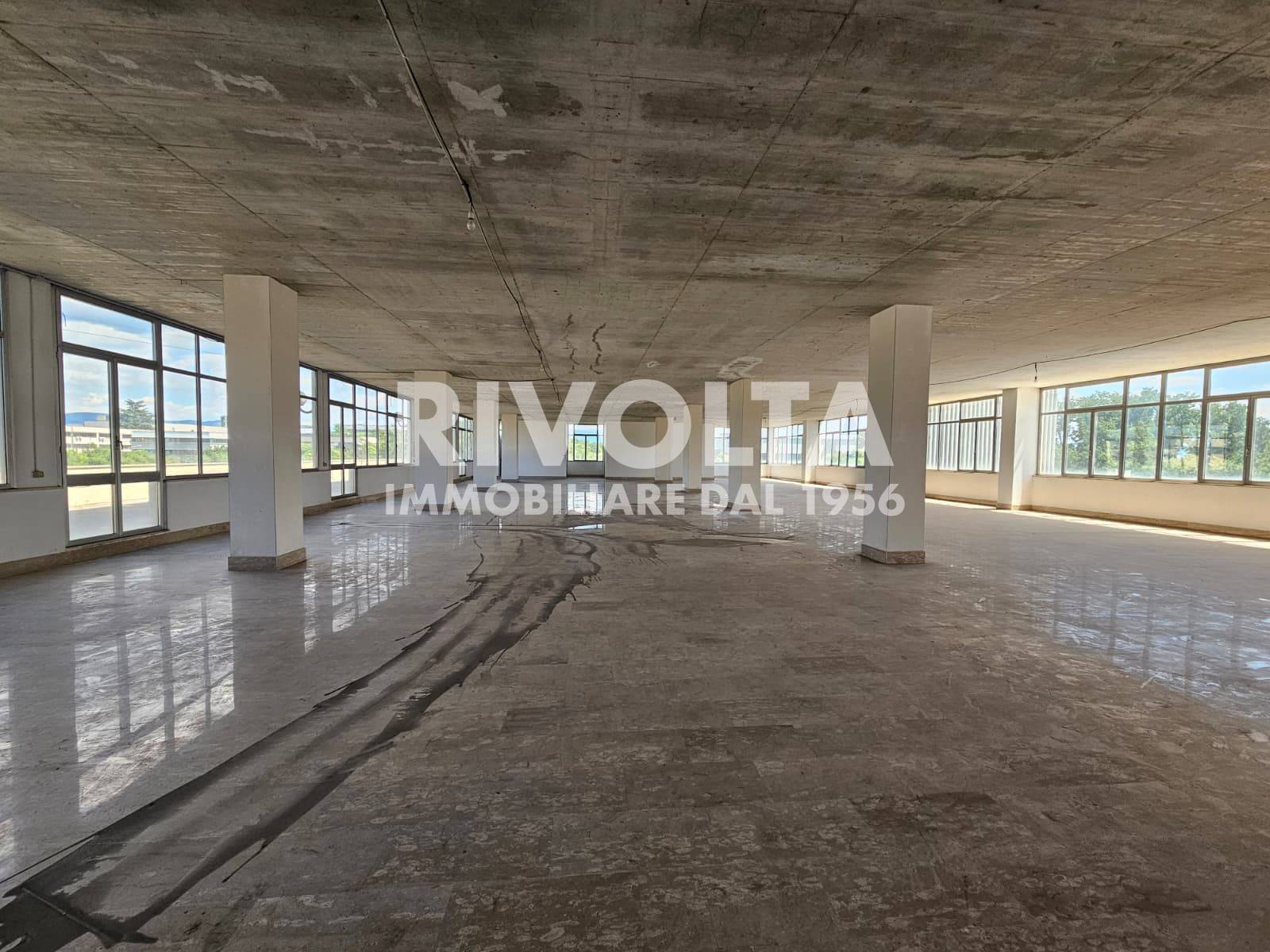 Opificio in vendita a Guidonia Montecelio, Guidonia