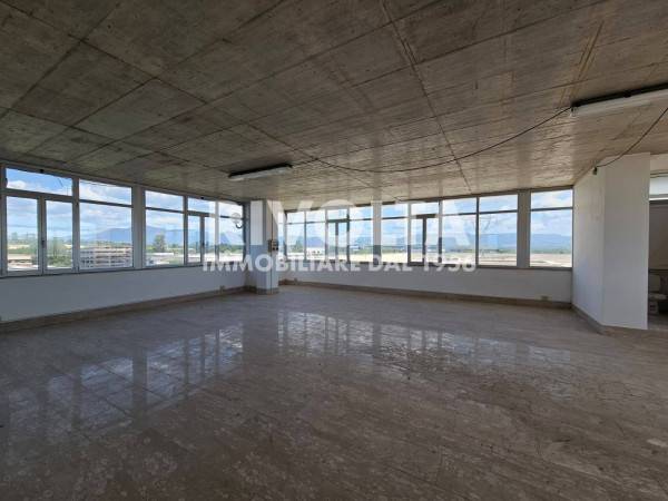 Edificio in vendita a Guidonia Montecelio