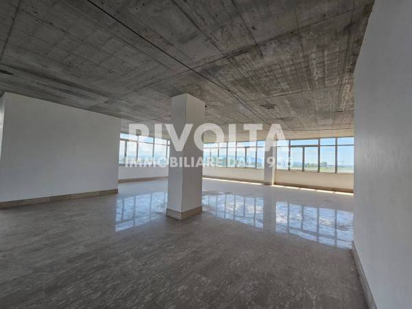 Edificio in vendita a Guidonia Montecelio