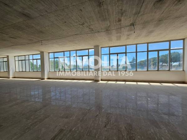 Edificio in vendita a Guidonia Montecelio