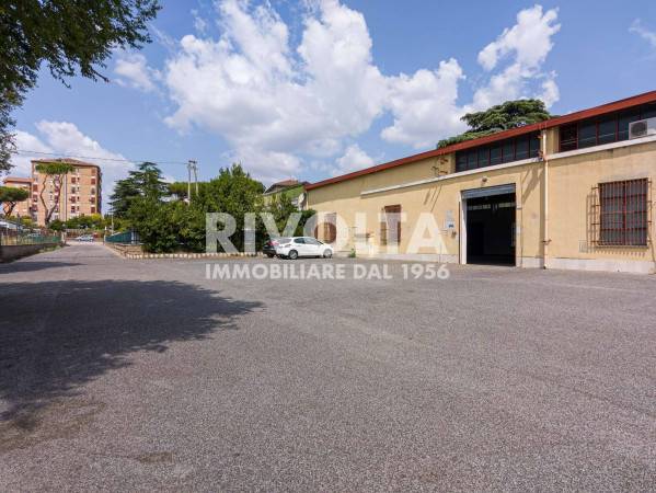 Capannone in affitto a Roma