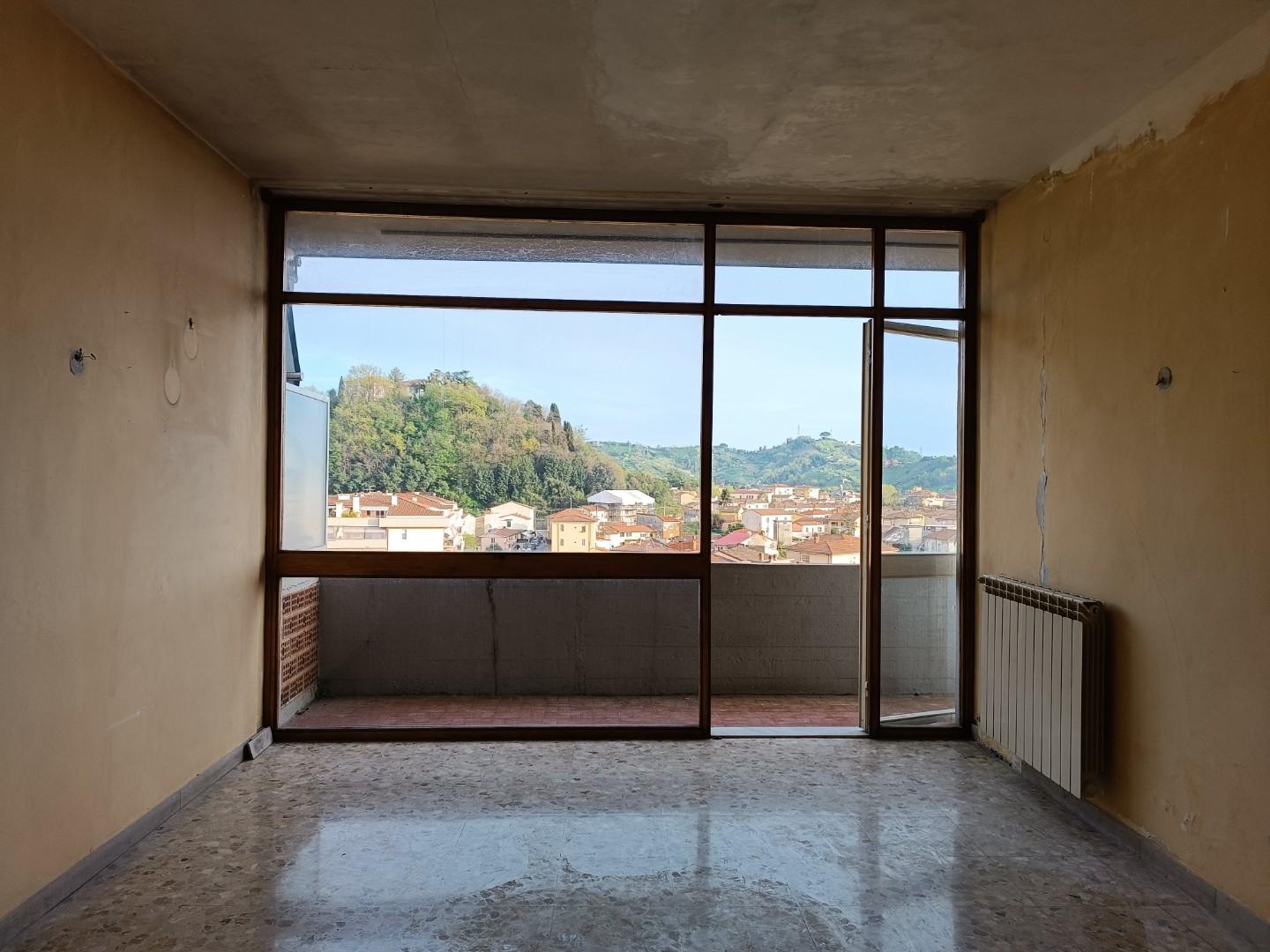 Appartamento da ristrutturare, Carrara fossola