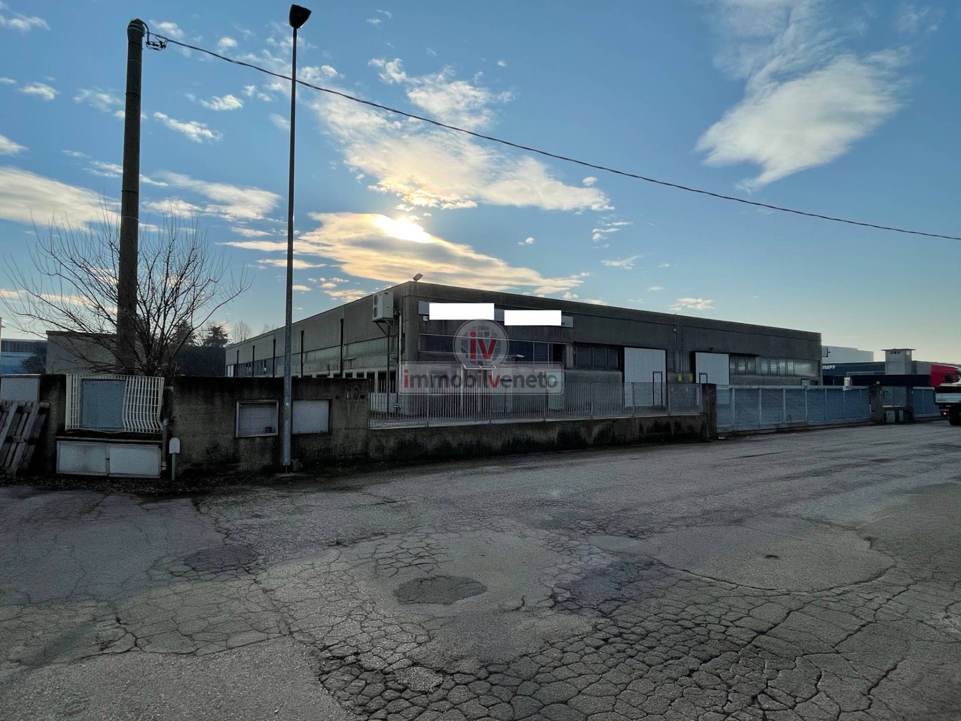 Capannone in vendita a Lonigo