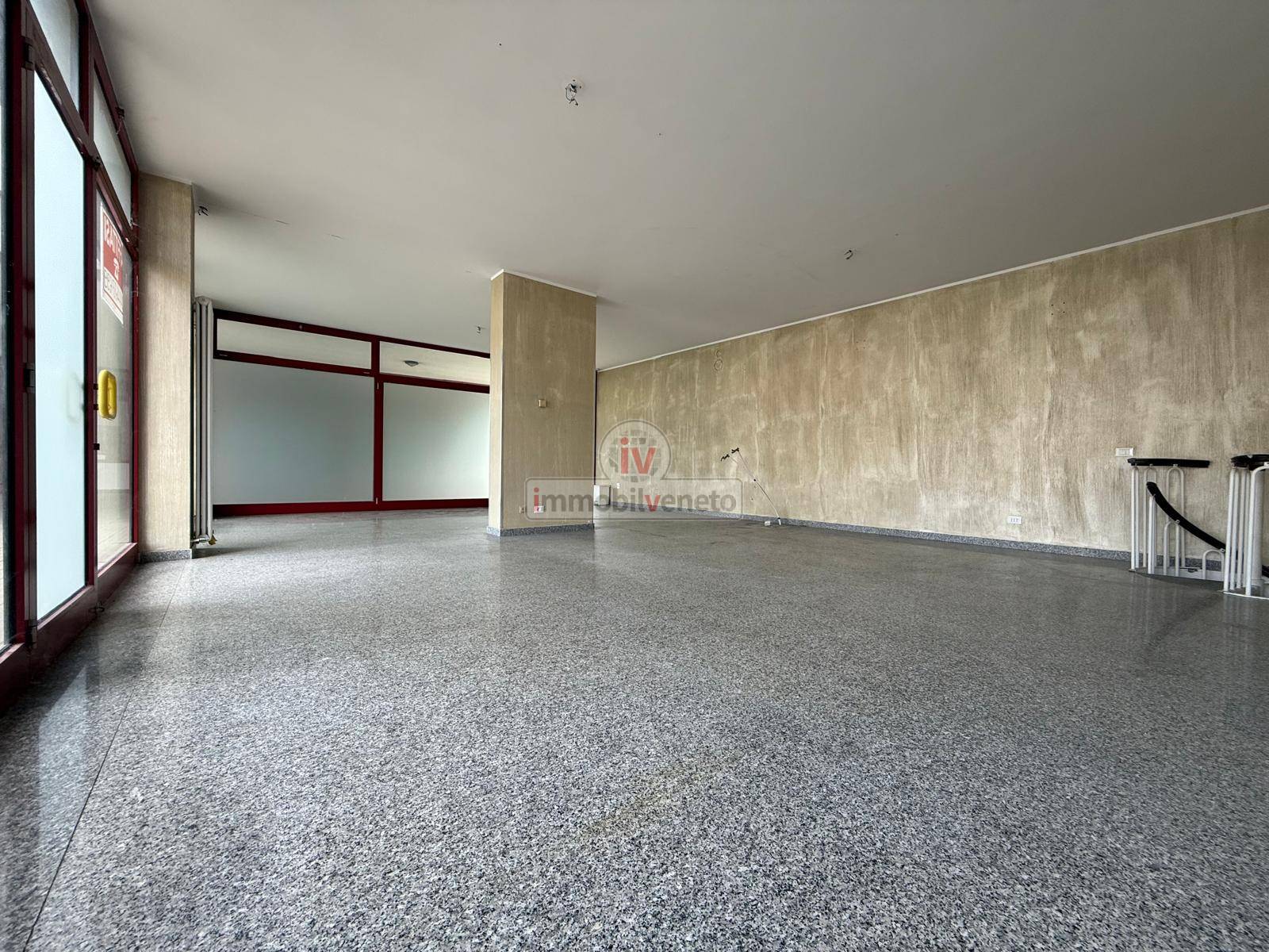 Locale commerciale in affitto a Chiampo