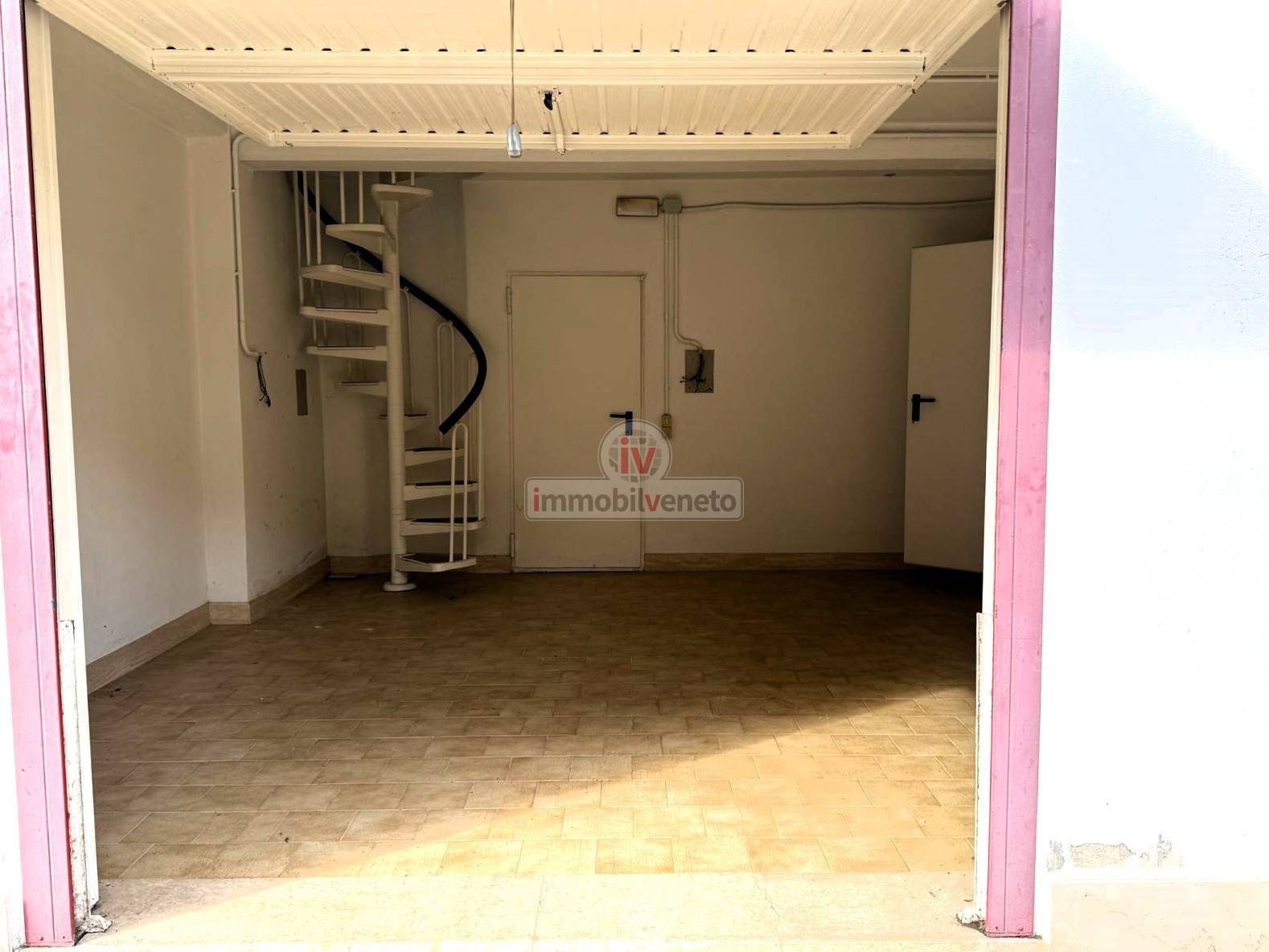 Locale commerciale in affitto a Chiampo