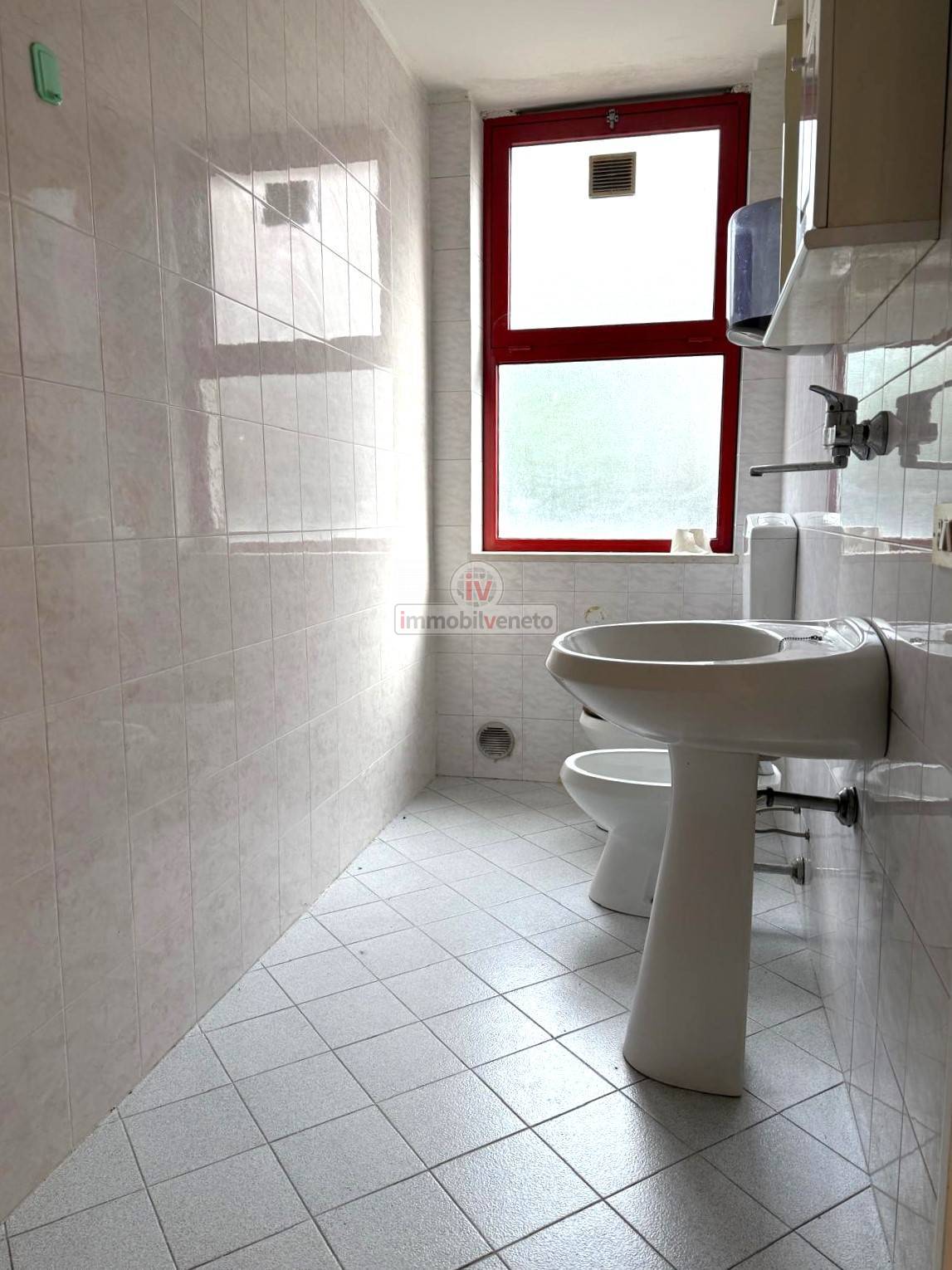 Locale commerciale in affitto a Chiampo