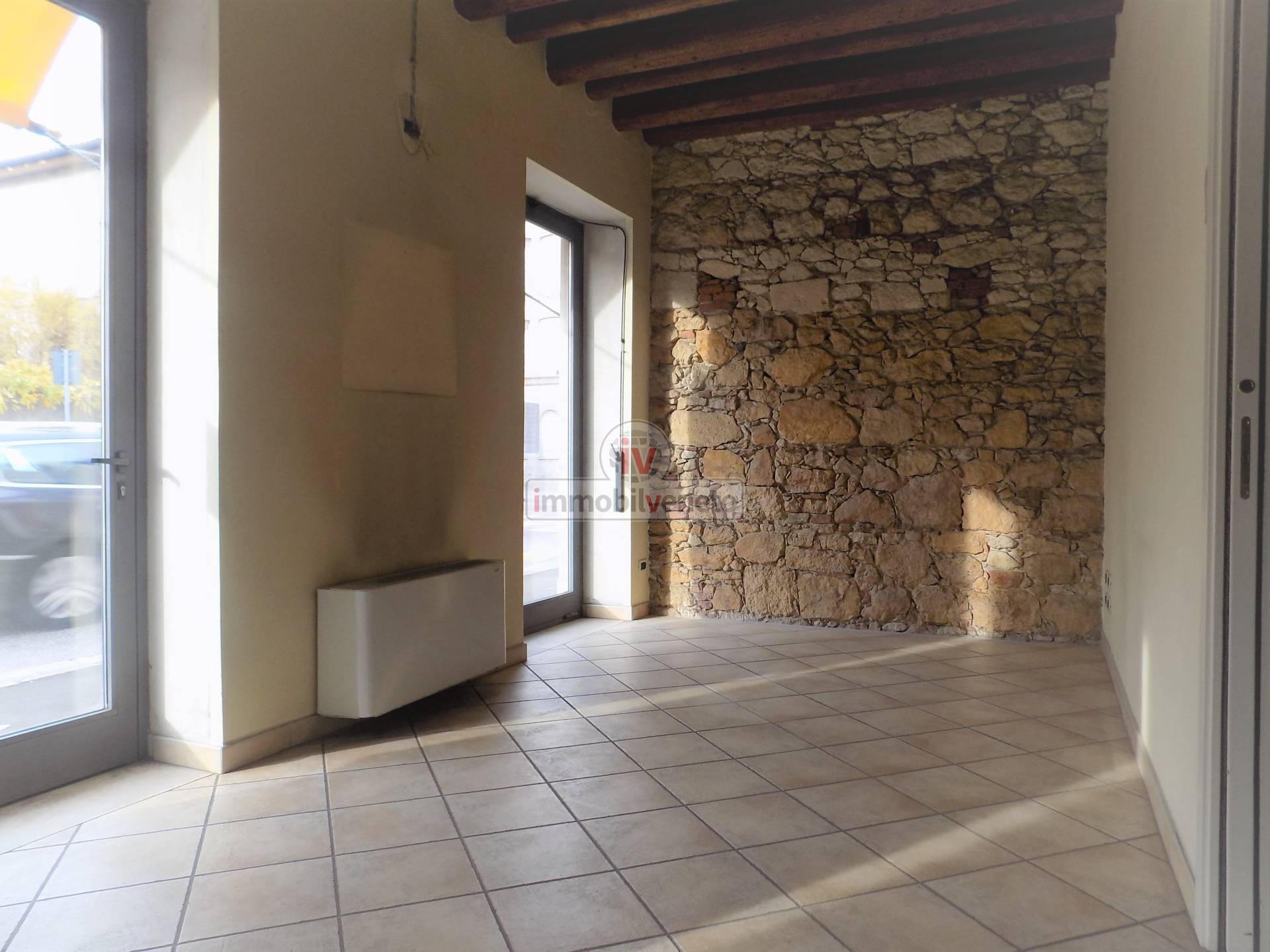 Attivit commerciale in affitto a Lonigo