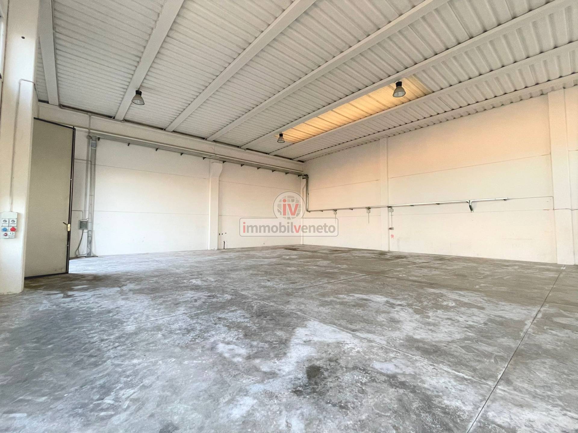 Capannone in vendita a Lonigo