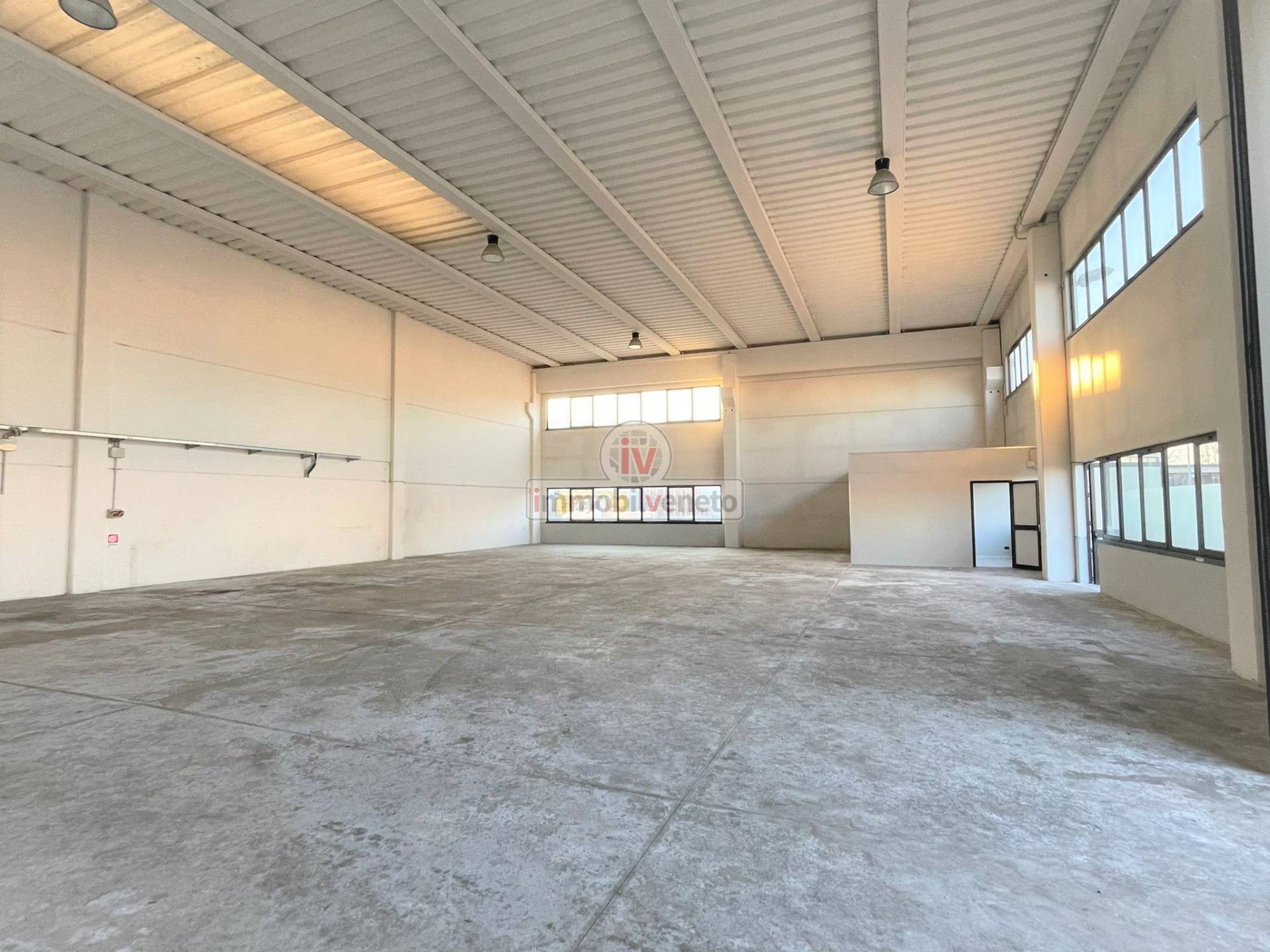 Capannone in vendita a Lonigo