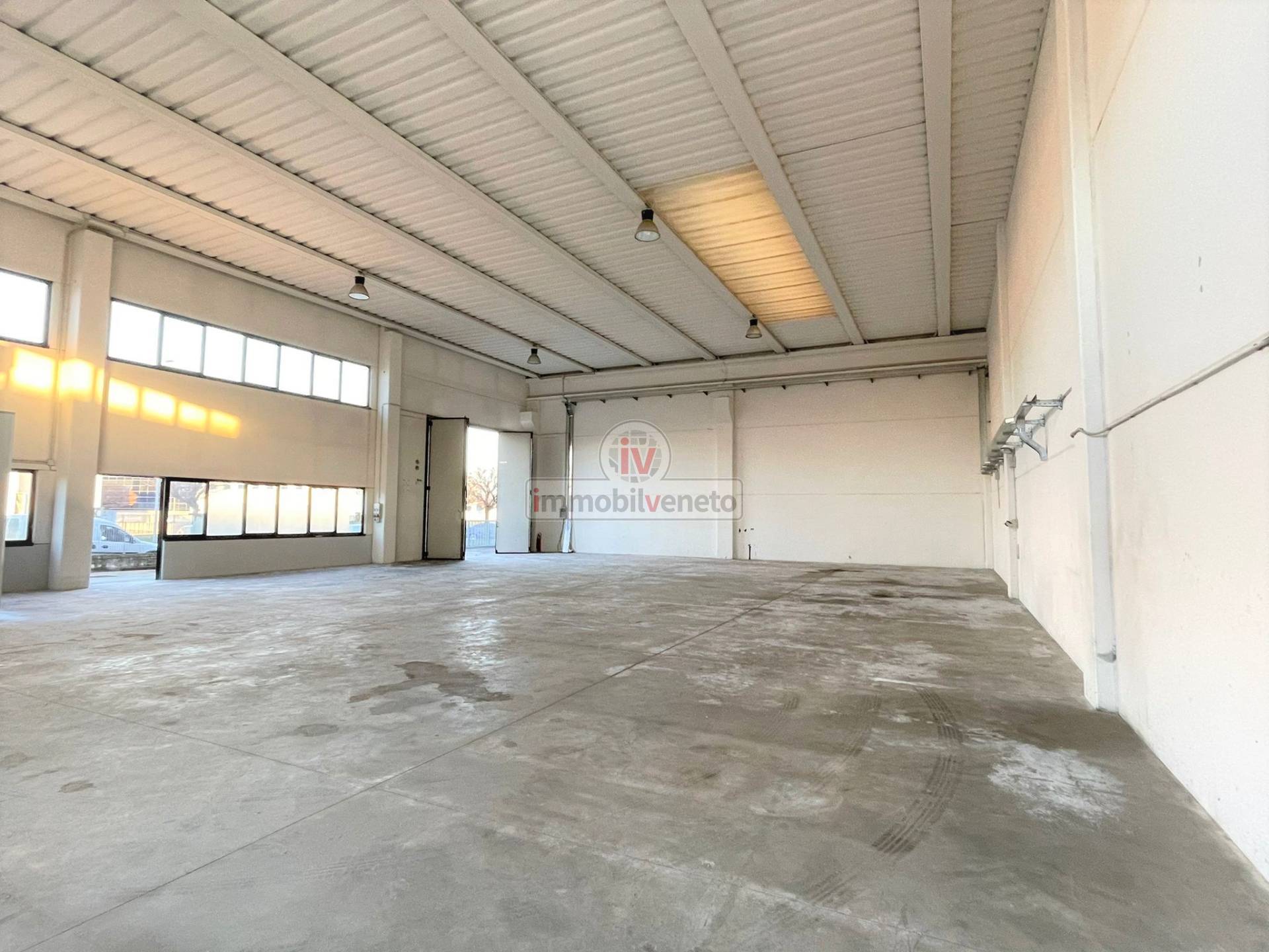 Capannone in vendita a Lonigo