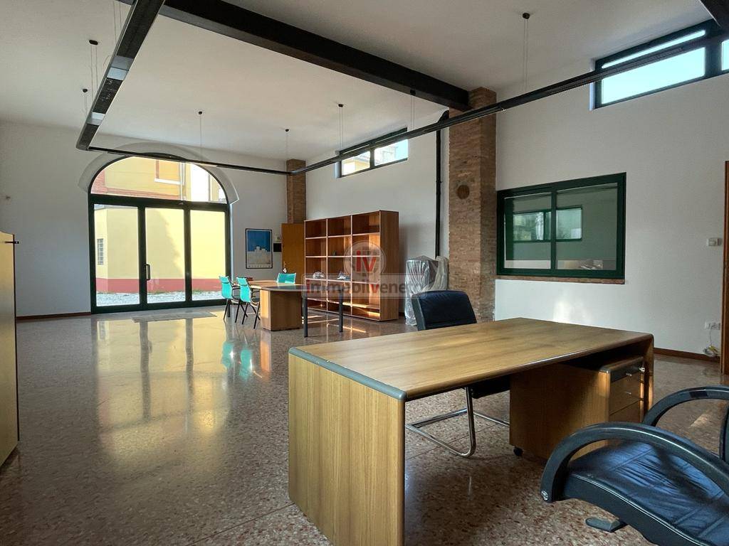 Attivit commerciale in affitto a Montebello Vicentino