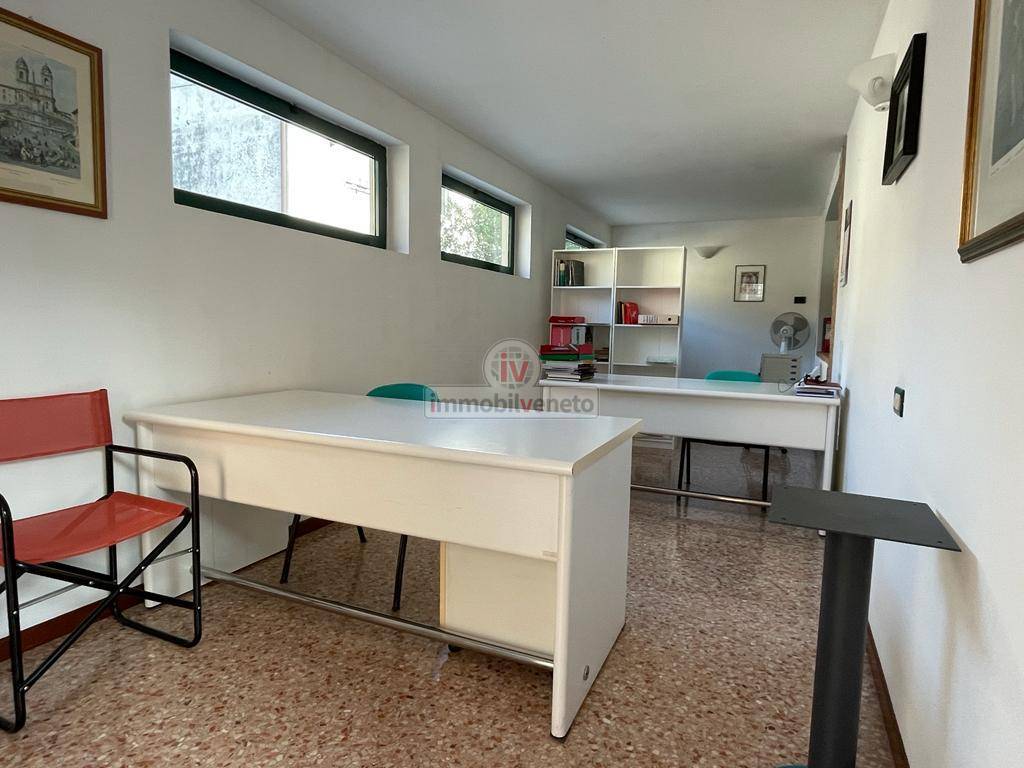 Attivit commerciale in affitto a Montebello Vicentino