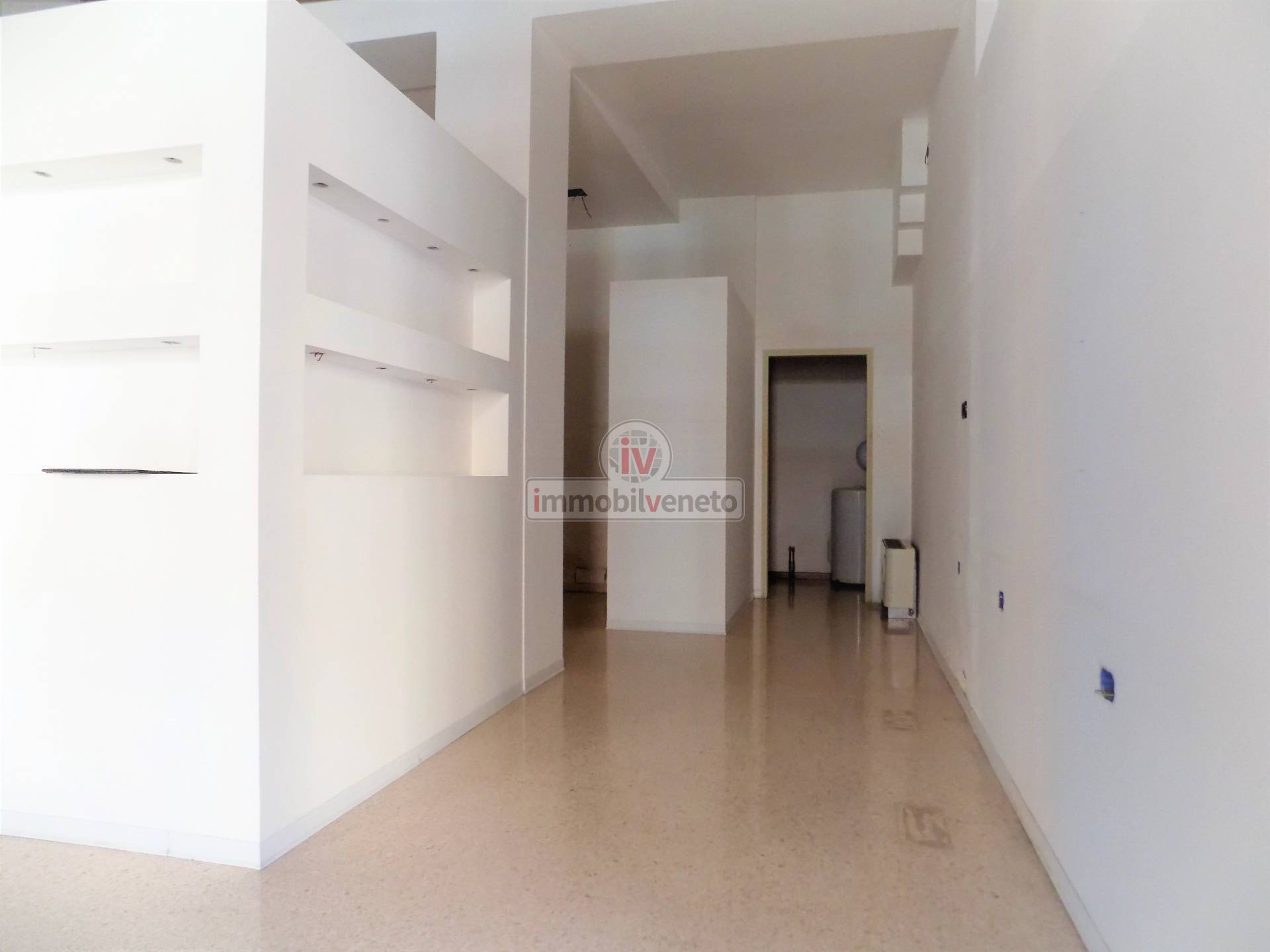 Attivit commerciale in affitto a Lonigo