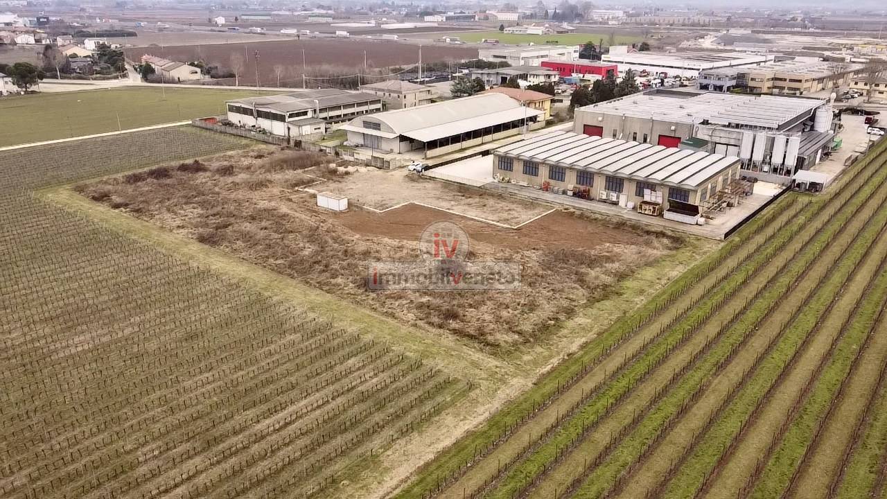 Terreno edificabile in vendita a Montebello Vicentino