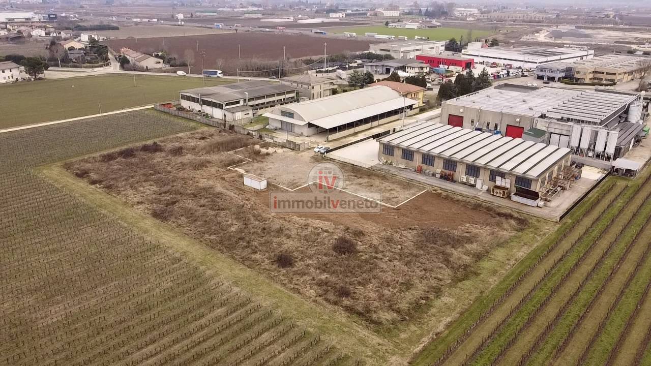 Terreno edificabile in vendita a Montebello Vicentino
