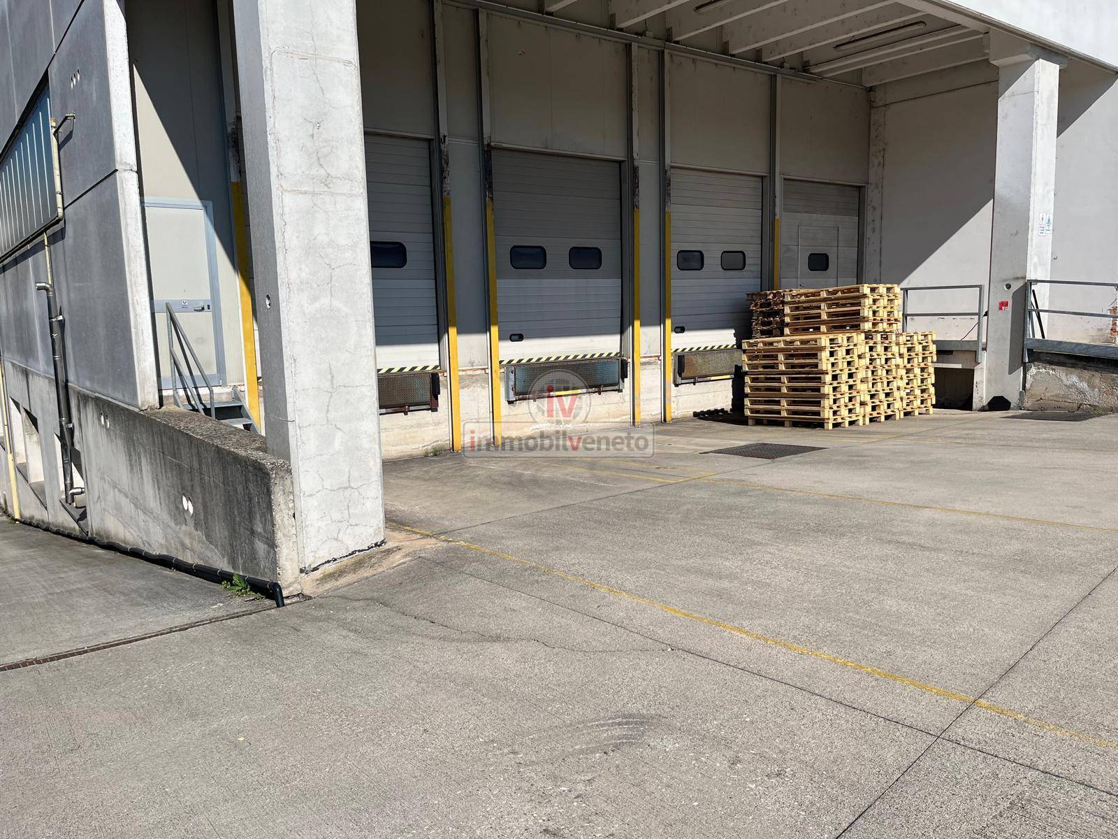 Capannone in vendita a Trissino