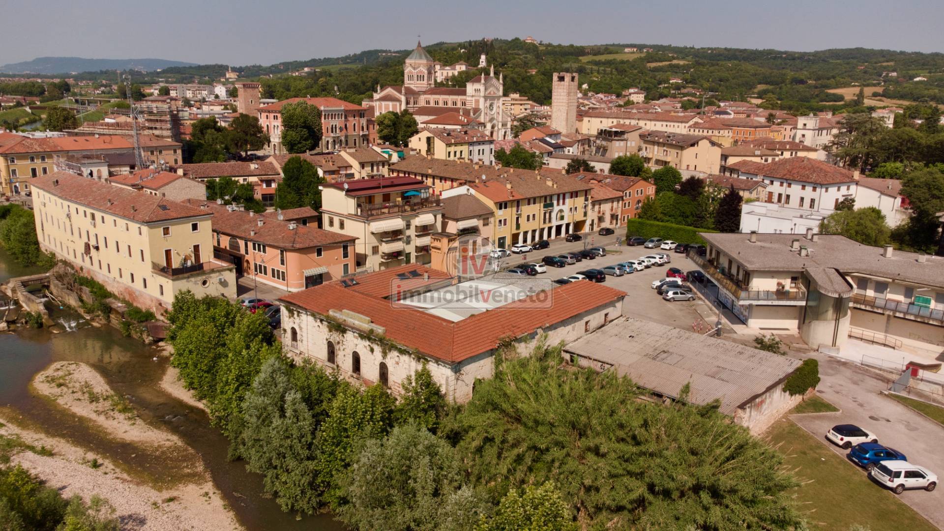 Locale commerciale in vendita a Lonigo