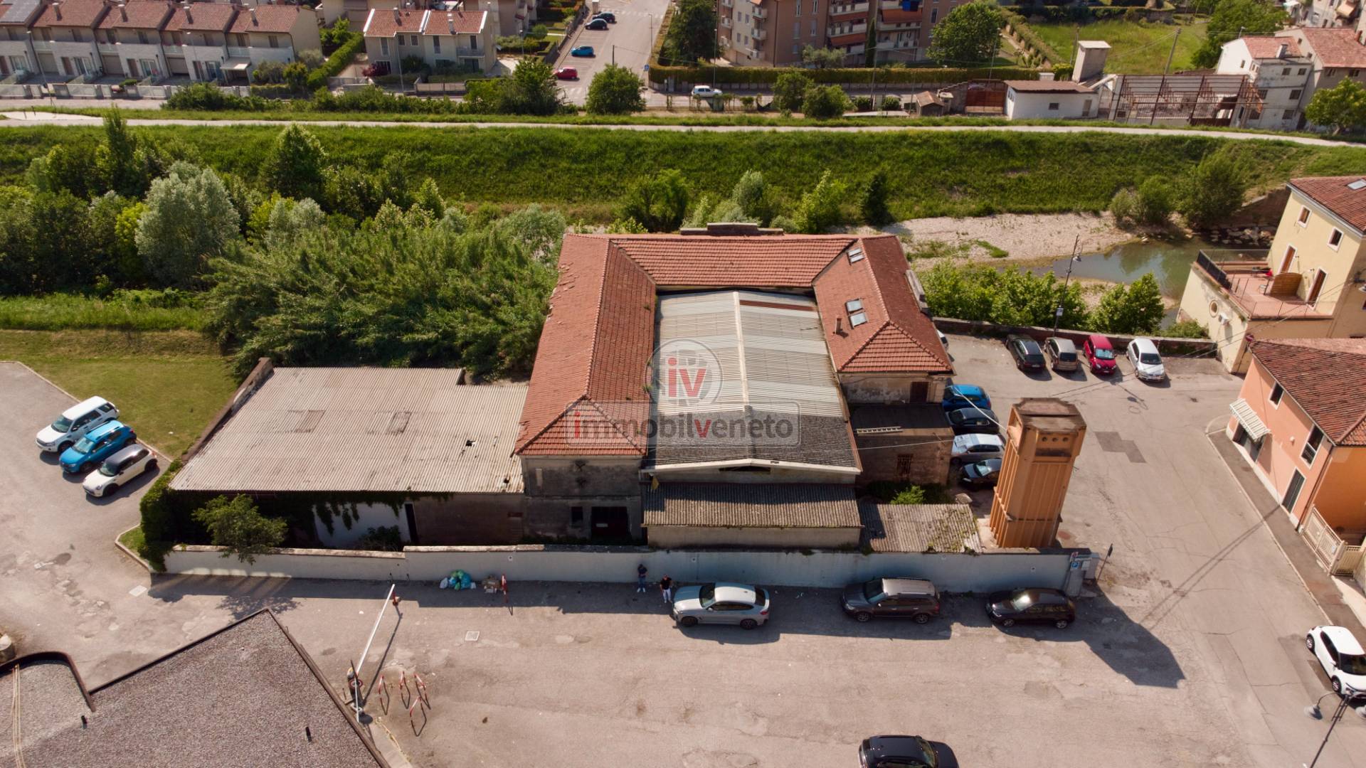 Locale commerciale in vendita a Lonigo