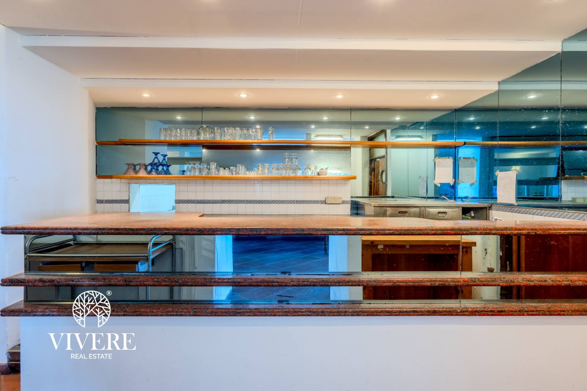 Locale commerciale in vendita a Olbia, Portisco