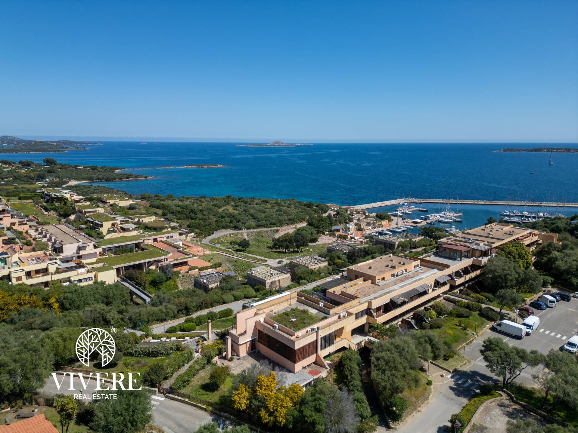 Locale commerciale in vendita a Olbia, Portisco