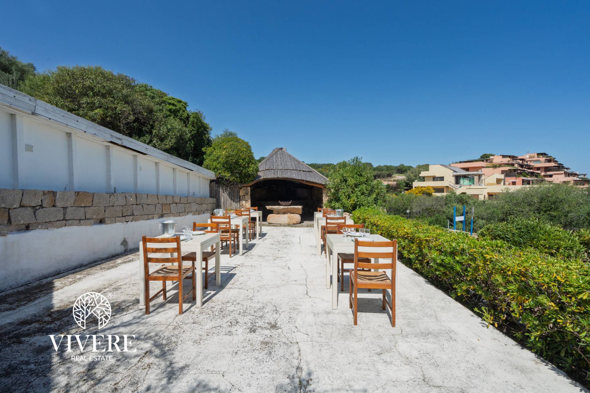 Locale commerciale in vendita a Olbia, Portisco