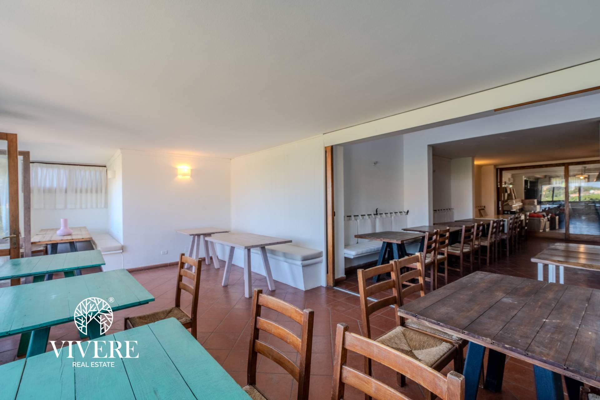 Locale commerciale in vendita a Olbia, Portisco