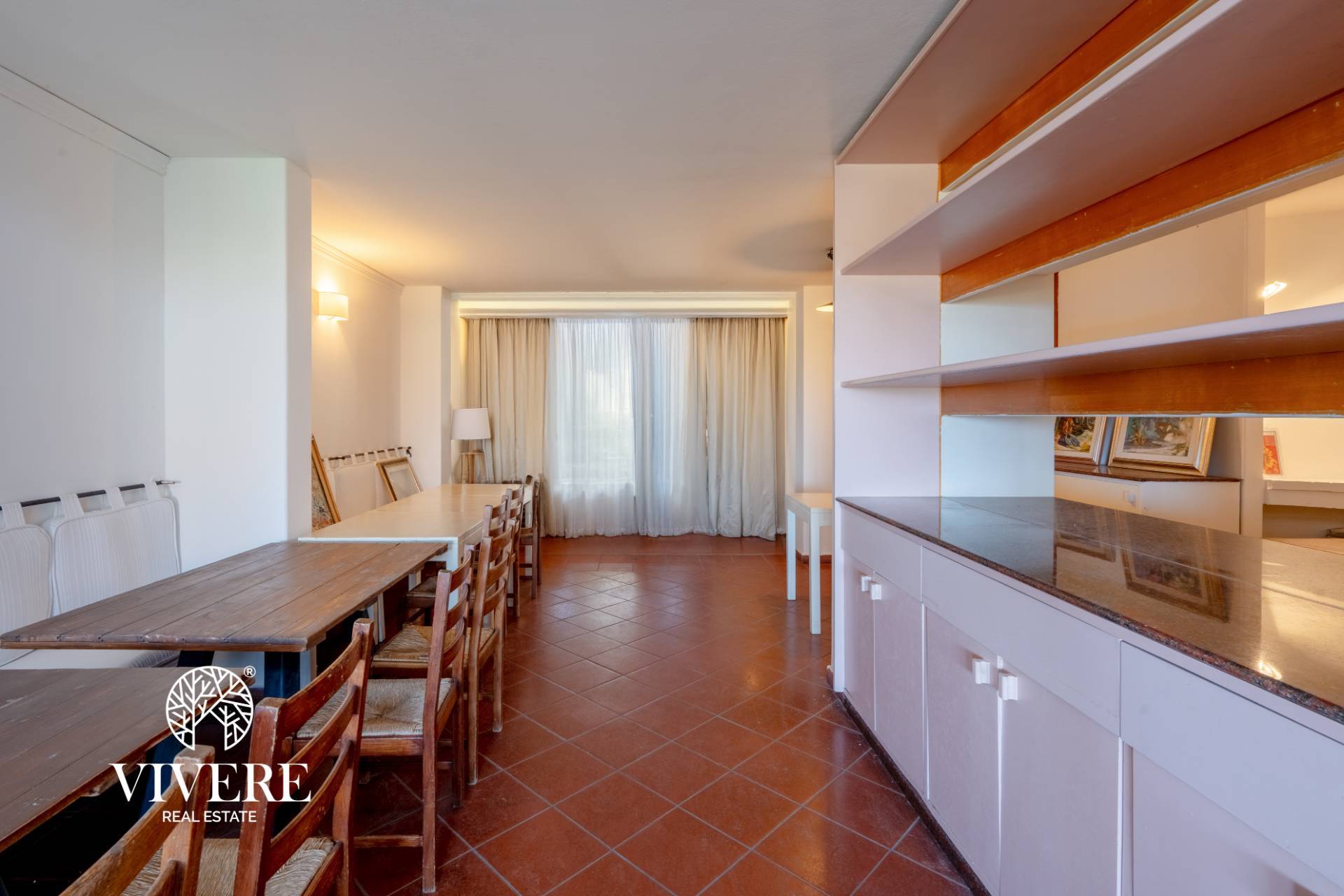 Locale commerciale in vendita a Olbia, Portisco