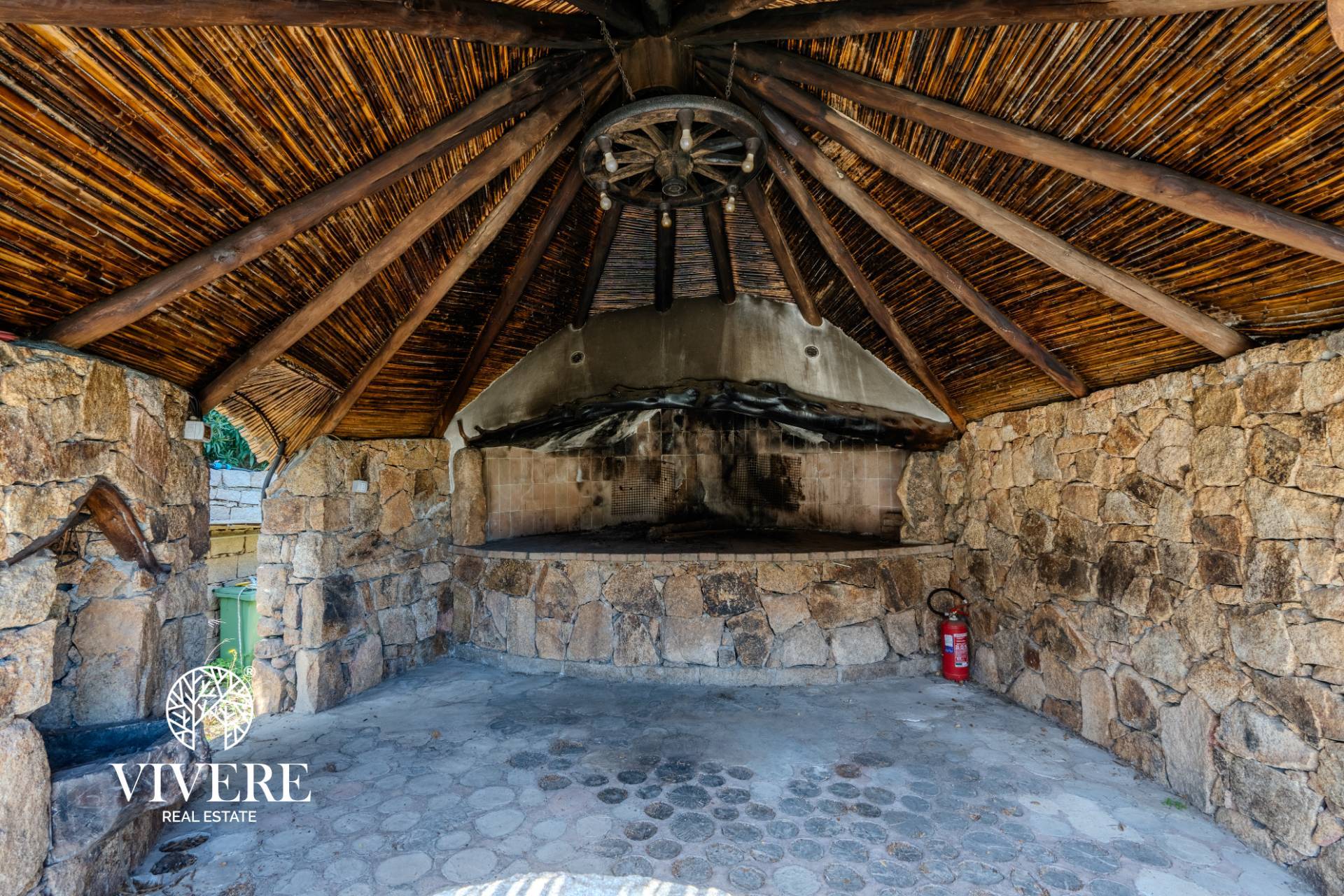 Locale commerciale in vendita a Olbia, Portisco