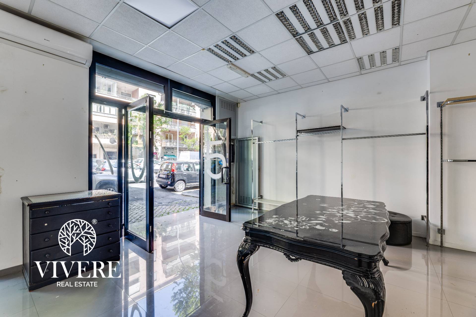 Locale commerciale in affitto a Roma