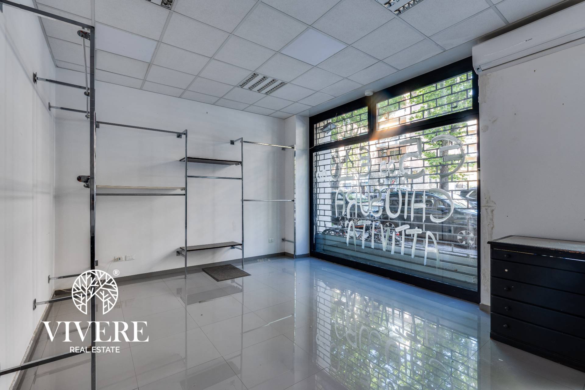 Locale commerciale in affitto a Roma