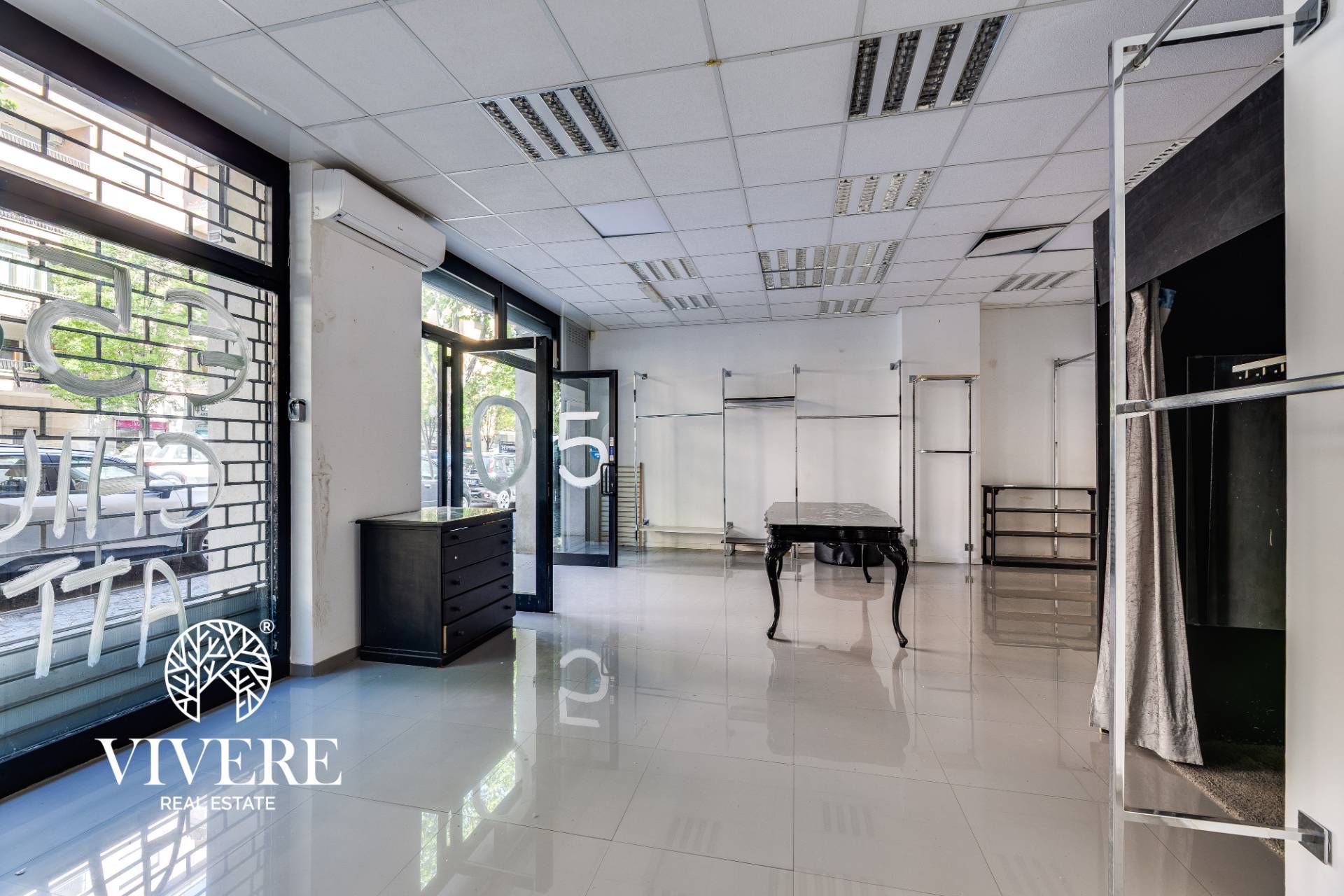 Locale commerciale in affitto a Roma