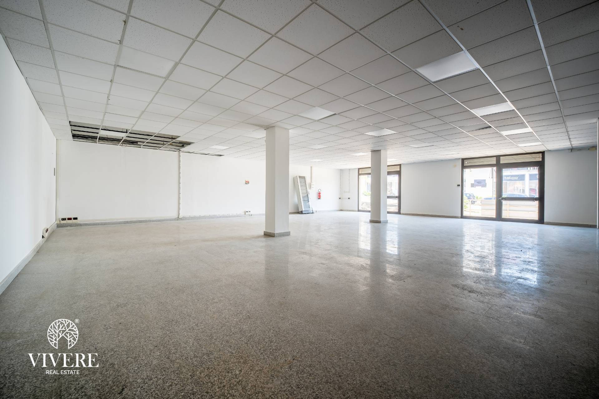 Locale commerciale in affitto a Carbonia