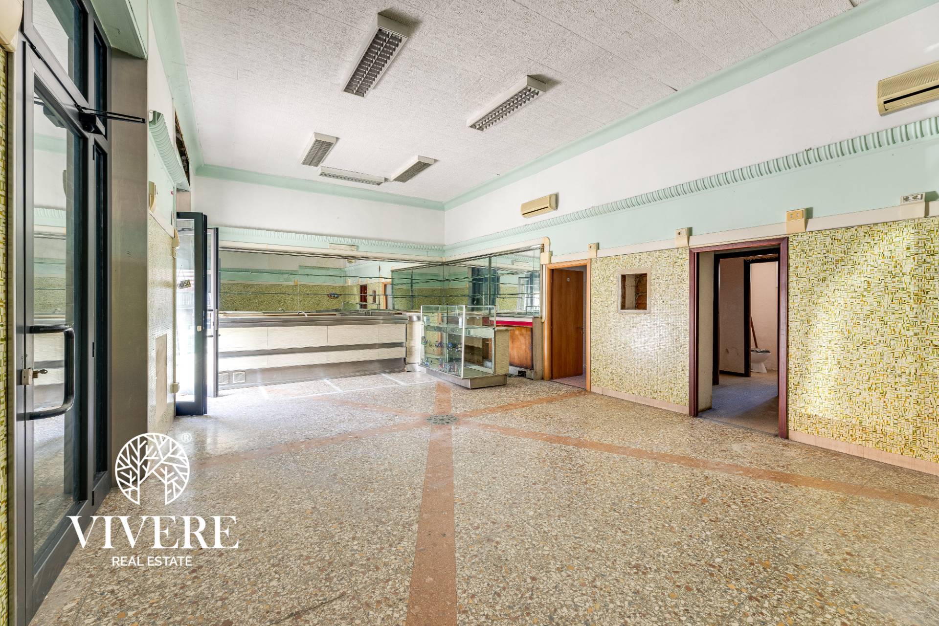 Locale commerciale in vendita a Roma