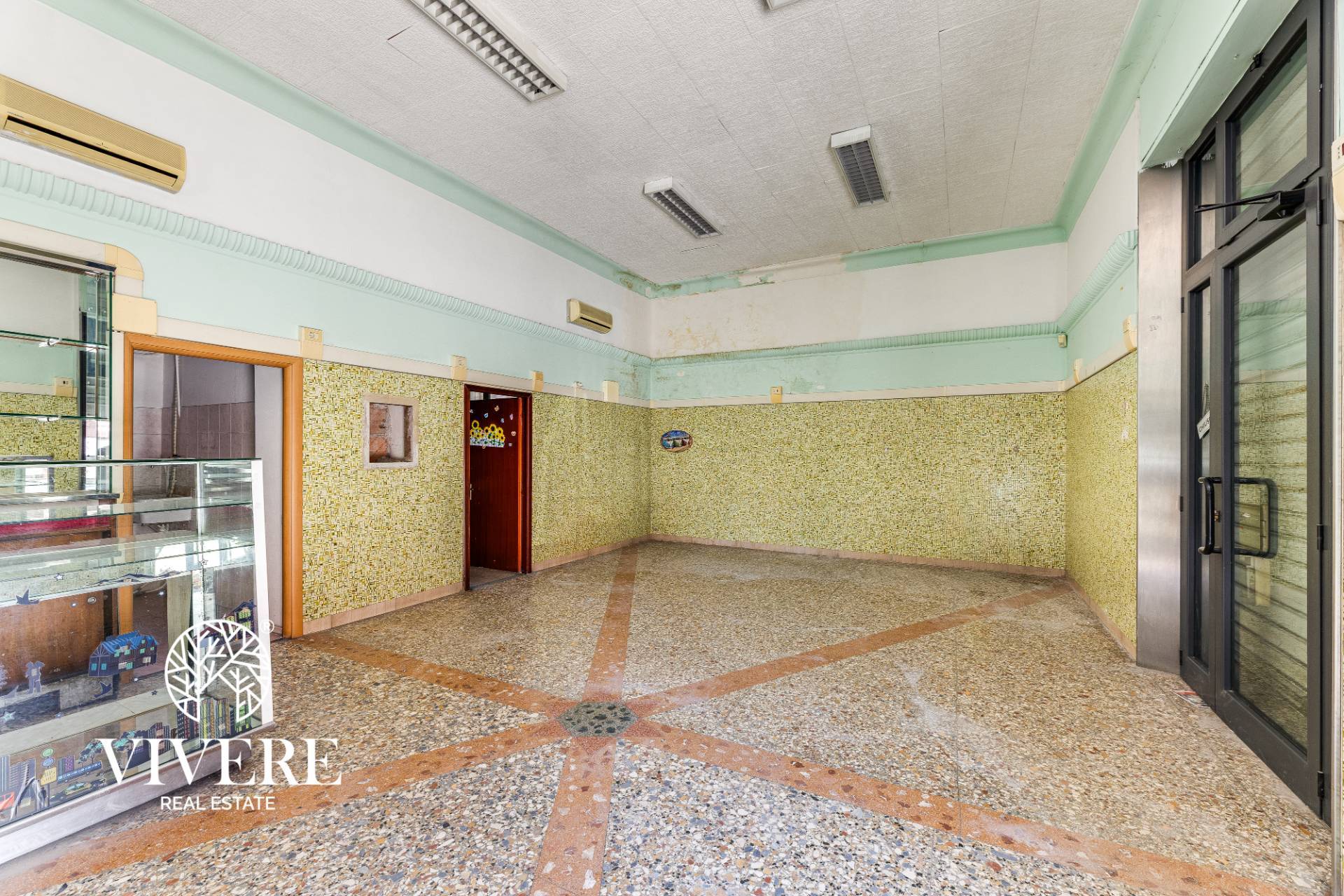 Locale commerciale in vendita a Roma