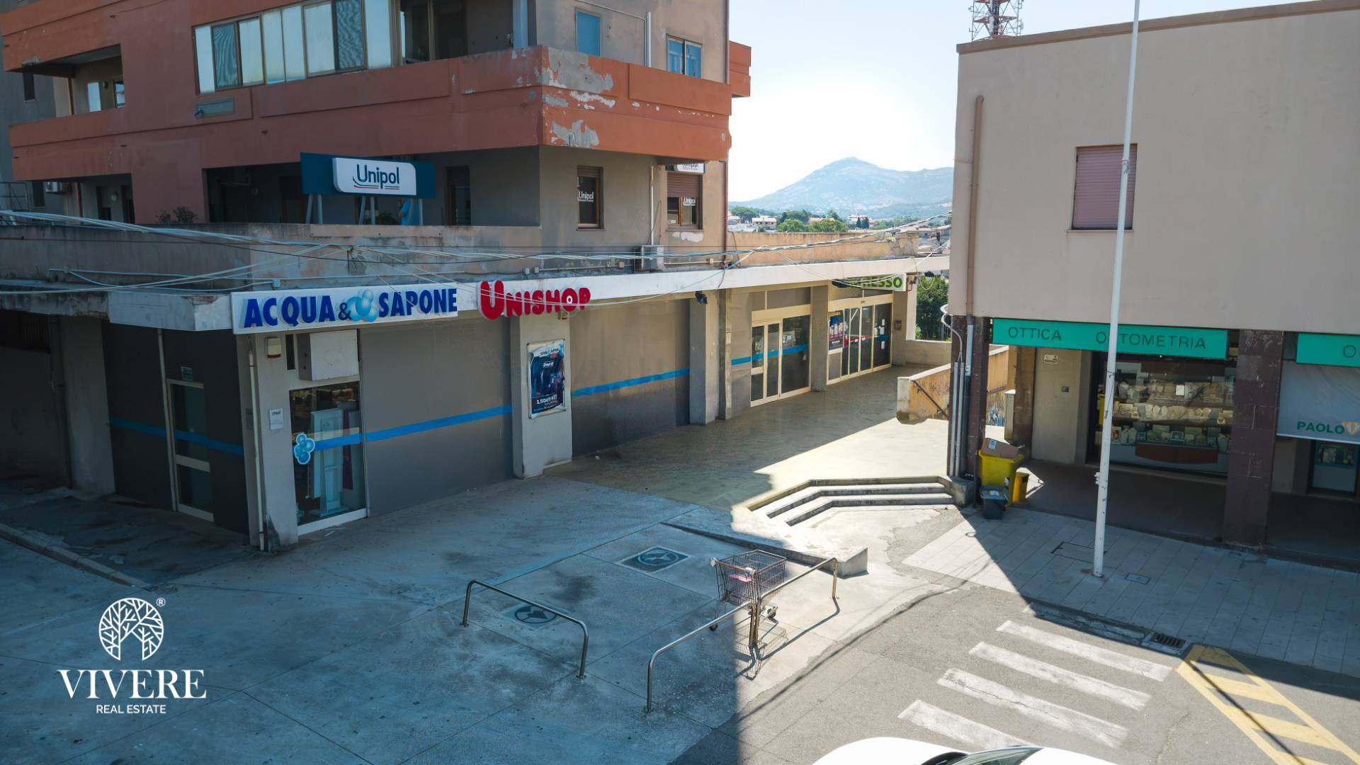 Locale commerciale in vendita a Carbonia