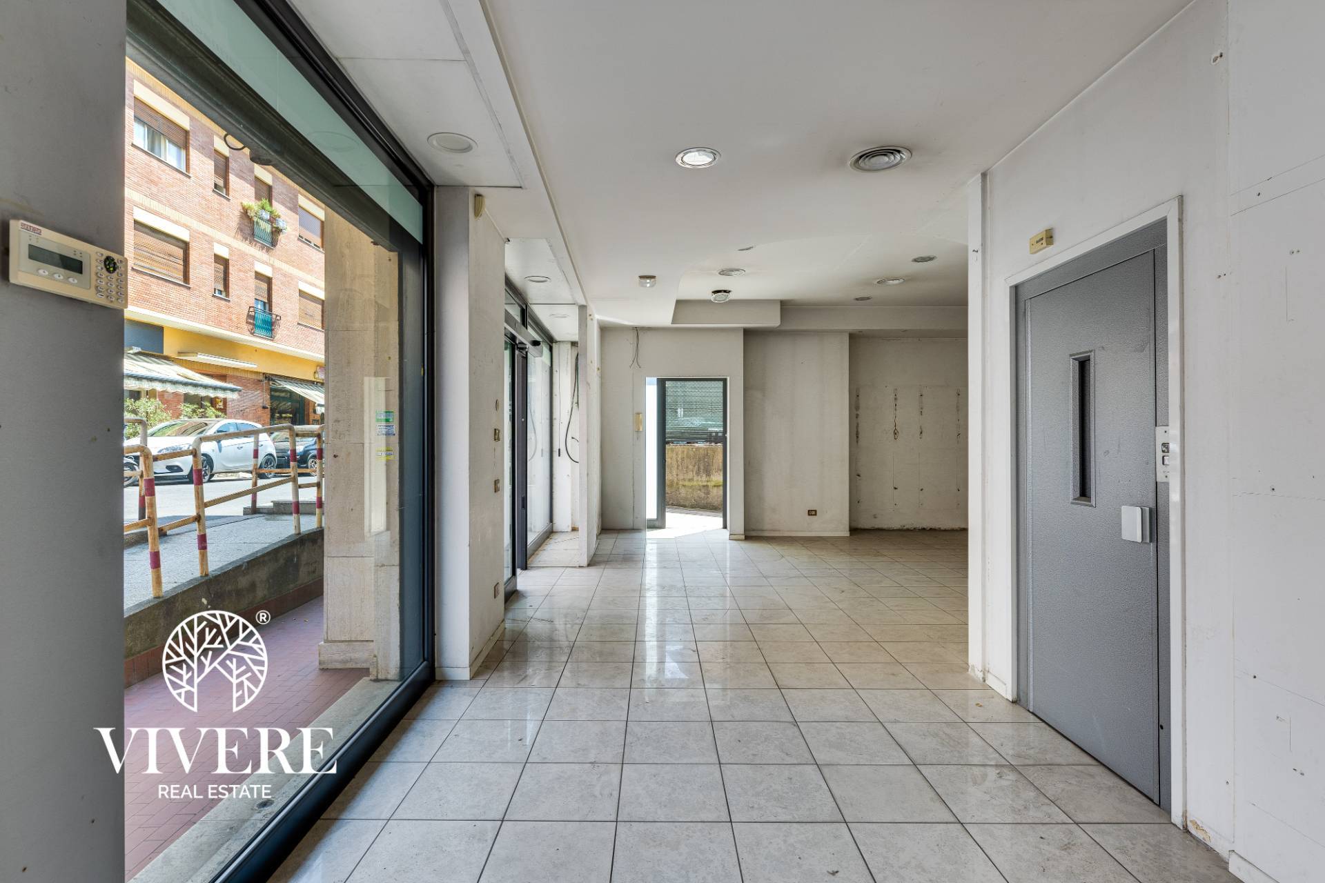 Locale commerciale in affitto a Roma