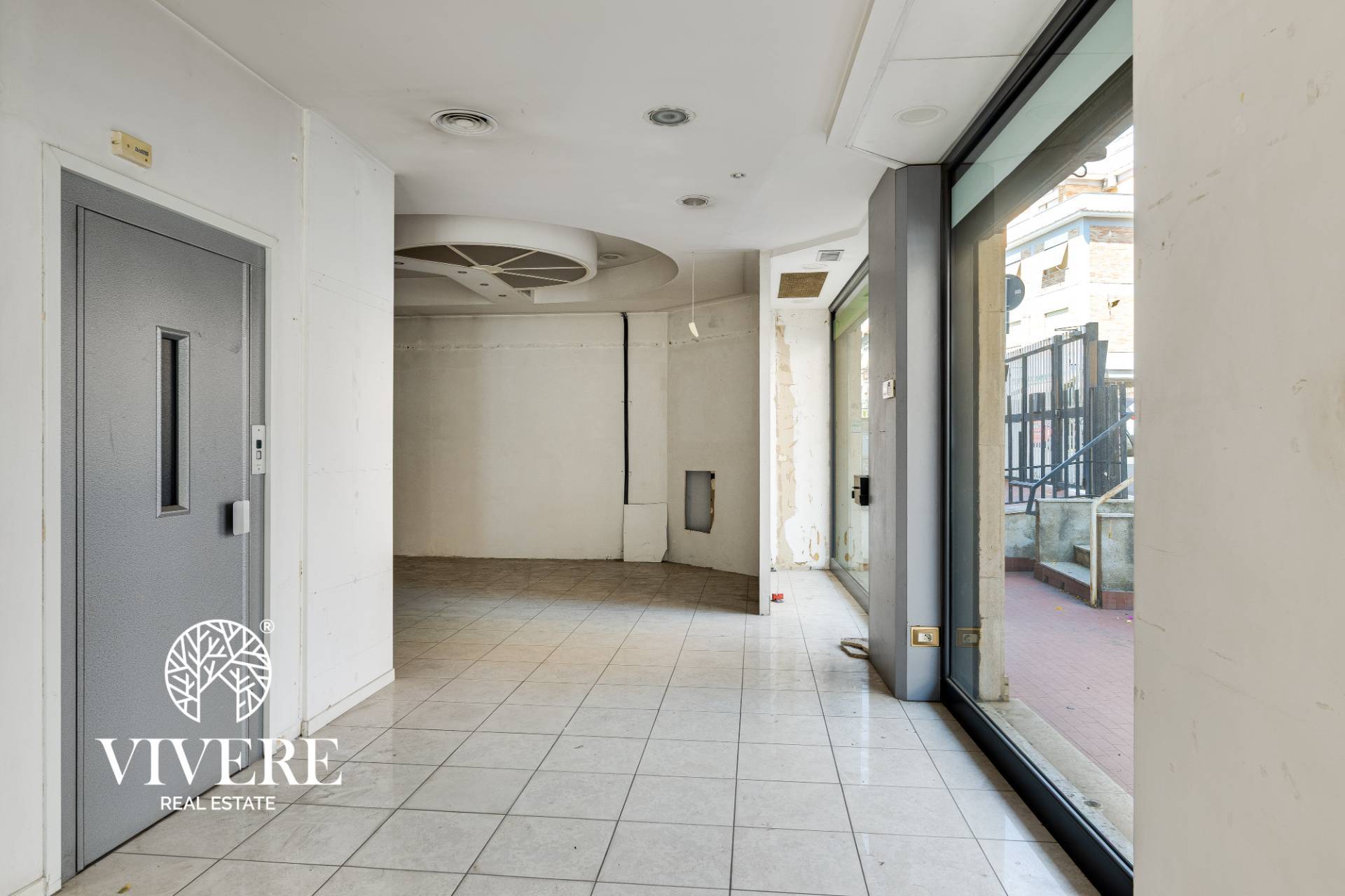Locale commerciale in affitto a Roma