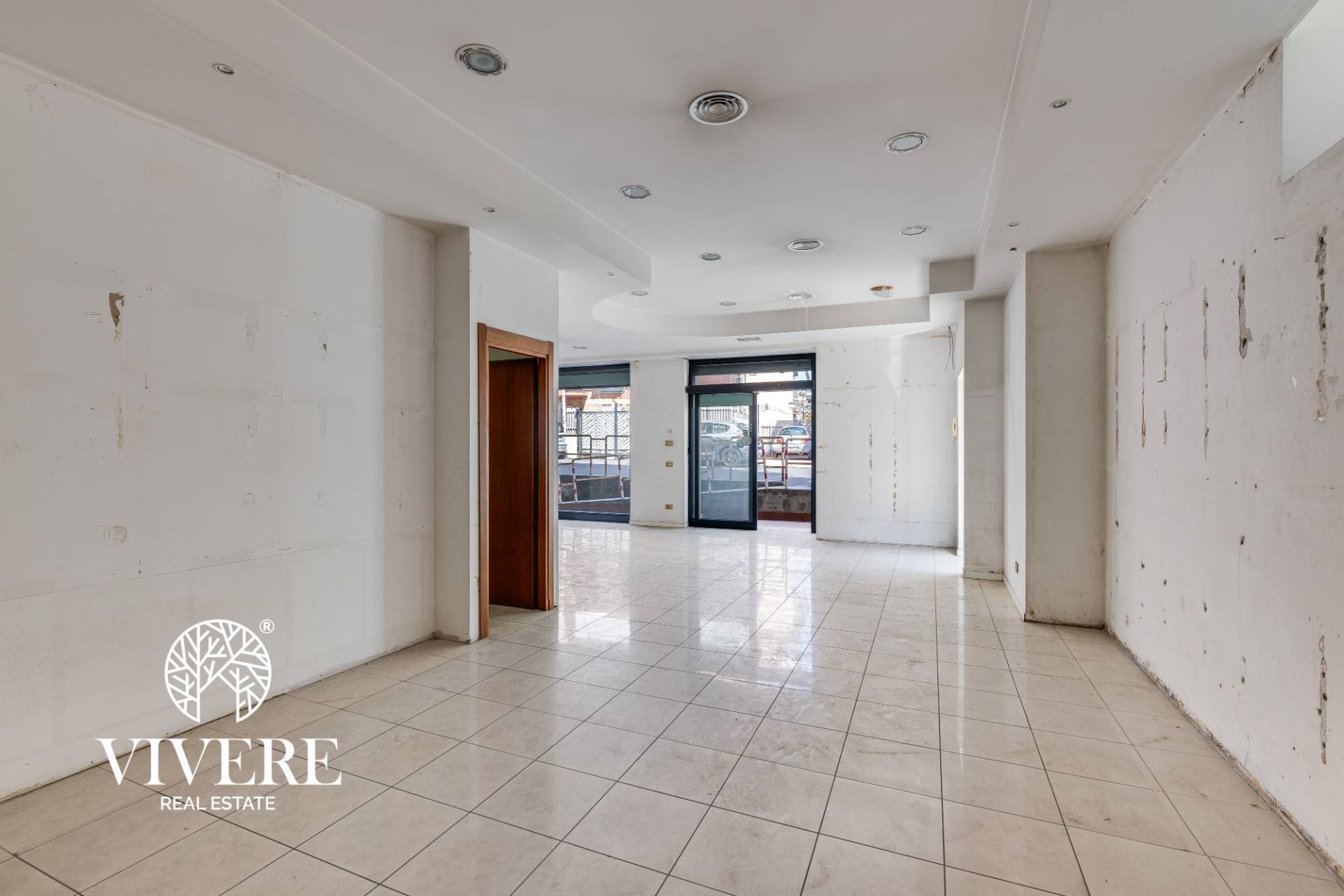 Locale commerciale in affitto a Roma