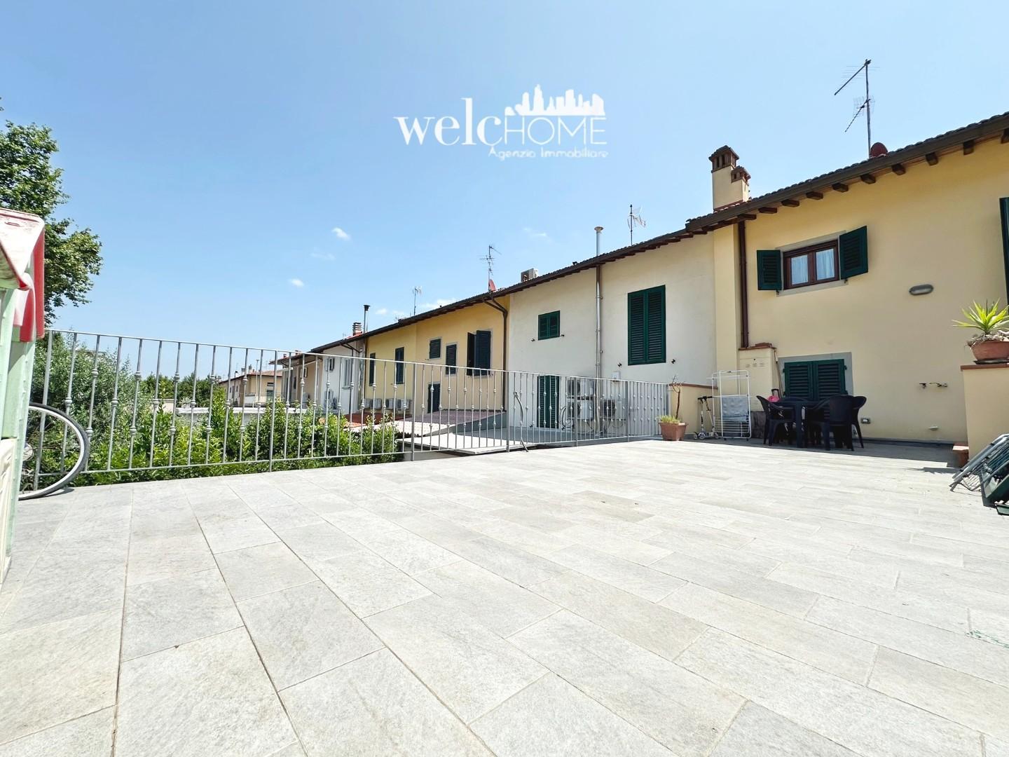 Casa indipendente con terrazzo, Campi Bisenzio centro