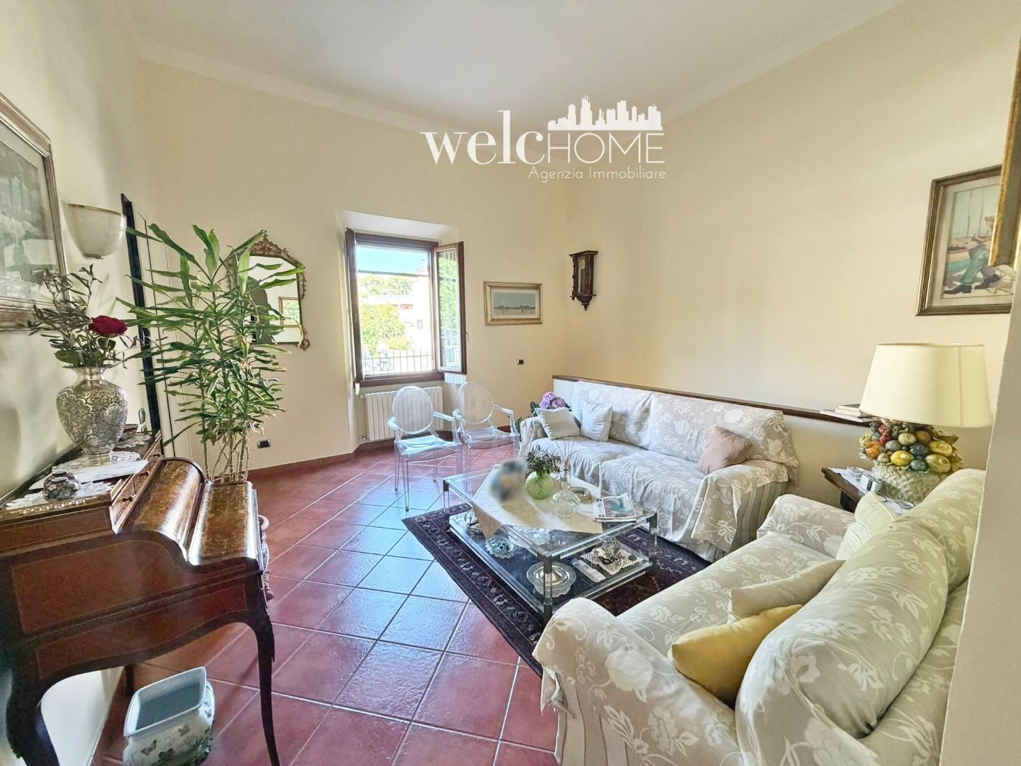 Appartamento con terrazzo, Signa centro