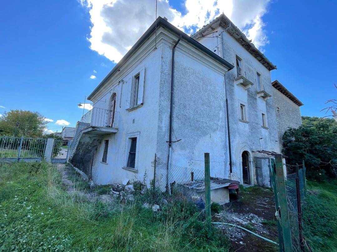 Casa indipendente con terrazzo, Prata d'Ansidonia san nicandro
