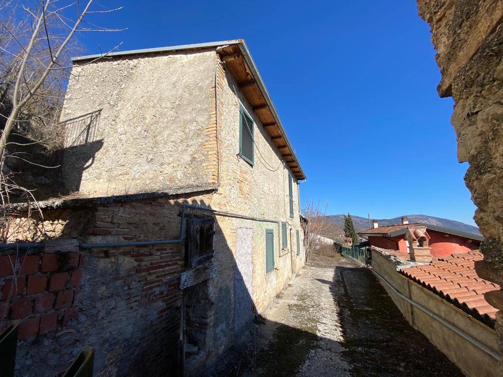 Casa indipendente in vendita, L'Aquila preturo