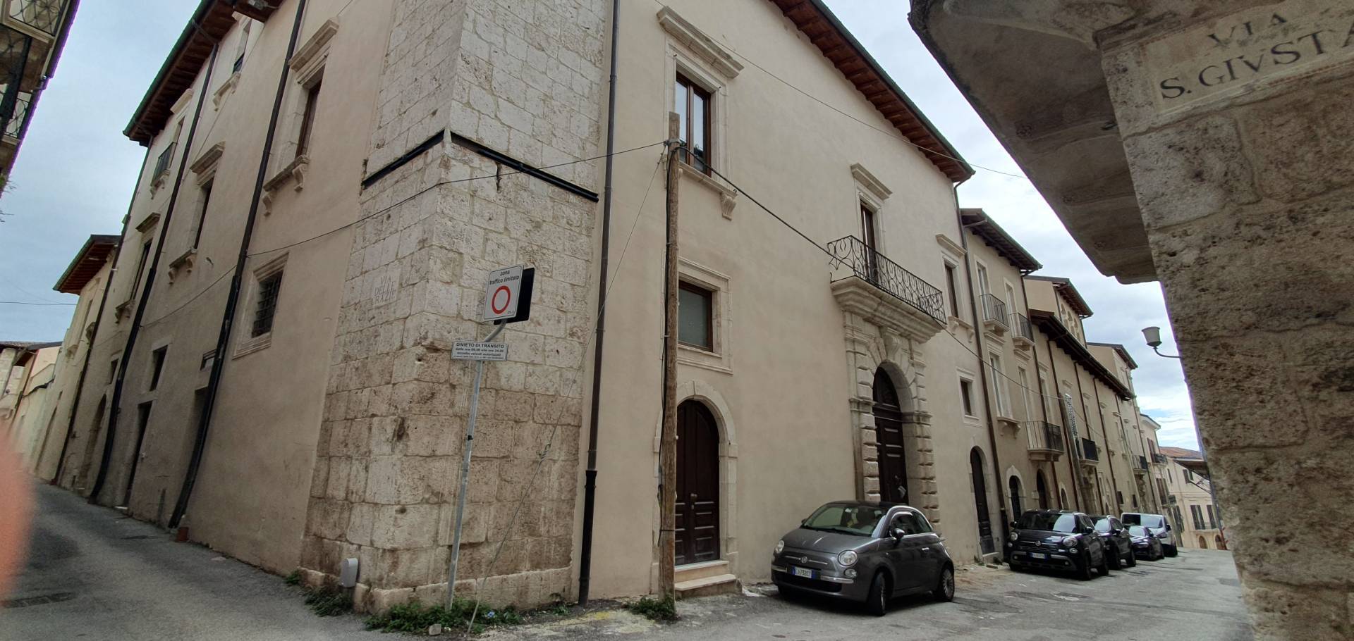 Appartamento con terrazzo, L'Aquila centro storico