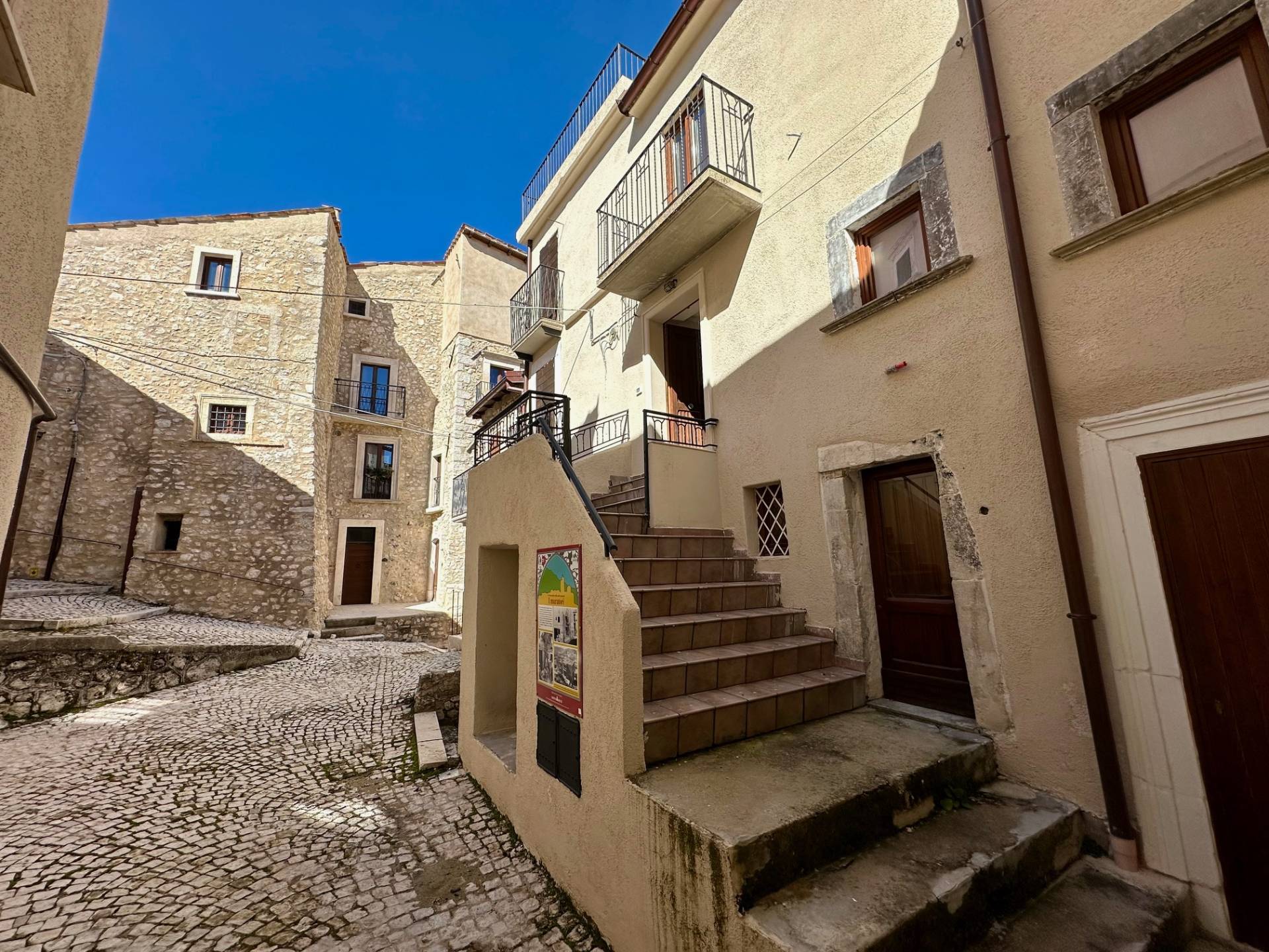 Casa indipendente in vendita a Castel del Monte