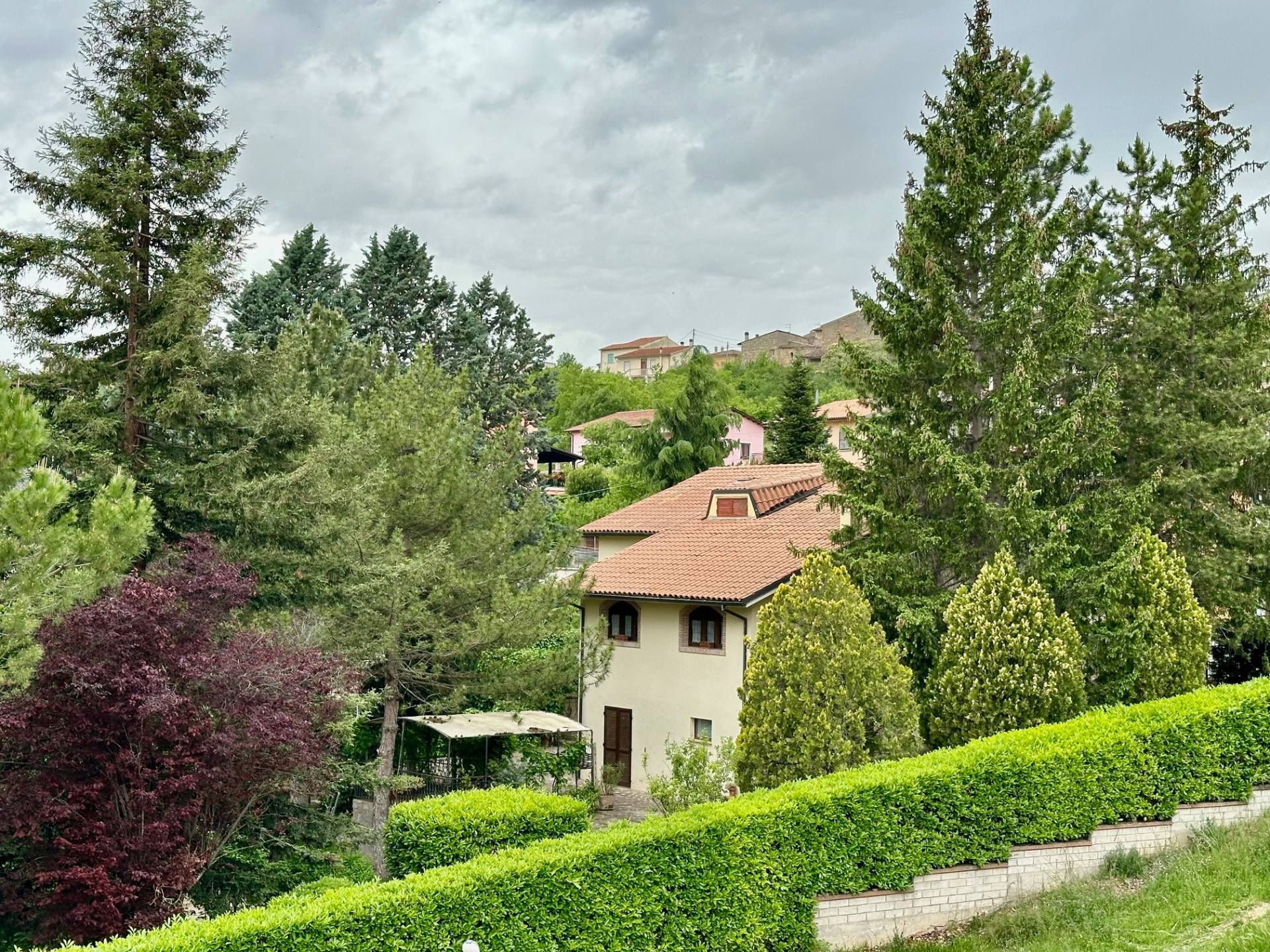 Villa con terrazzo, L'Aquila arischia
