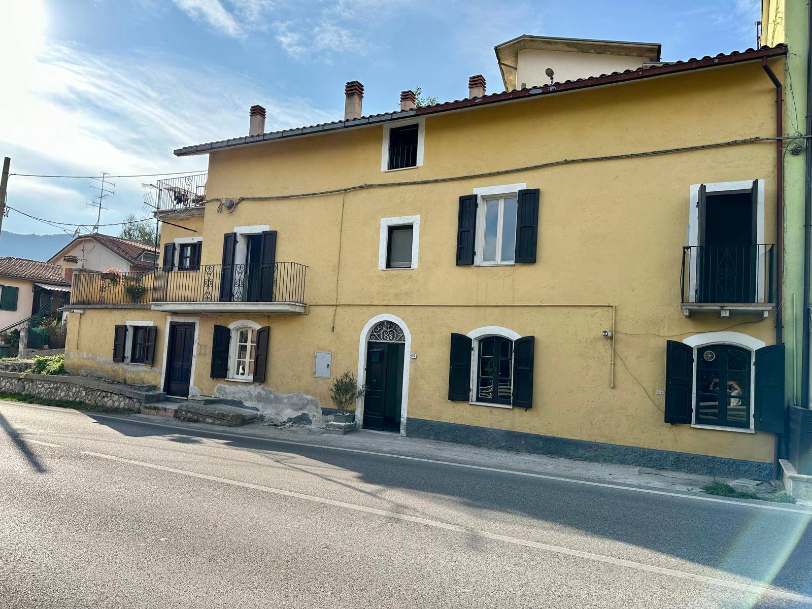 Casa indipendente con terrazzo a Scoppito