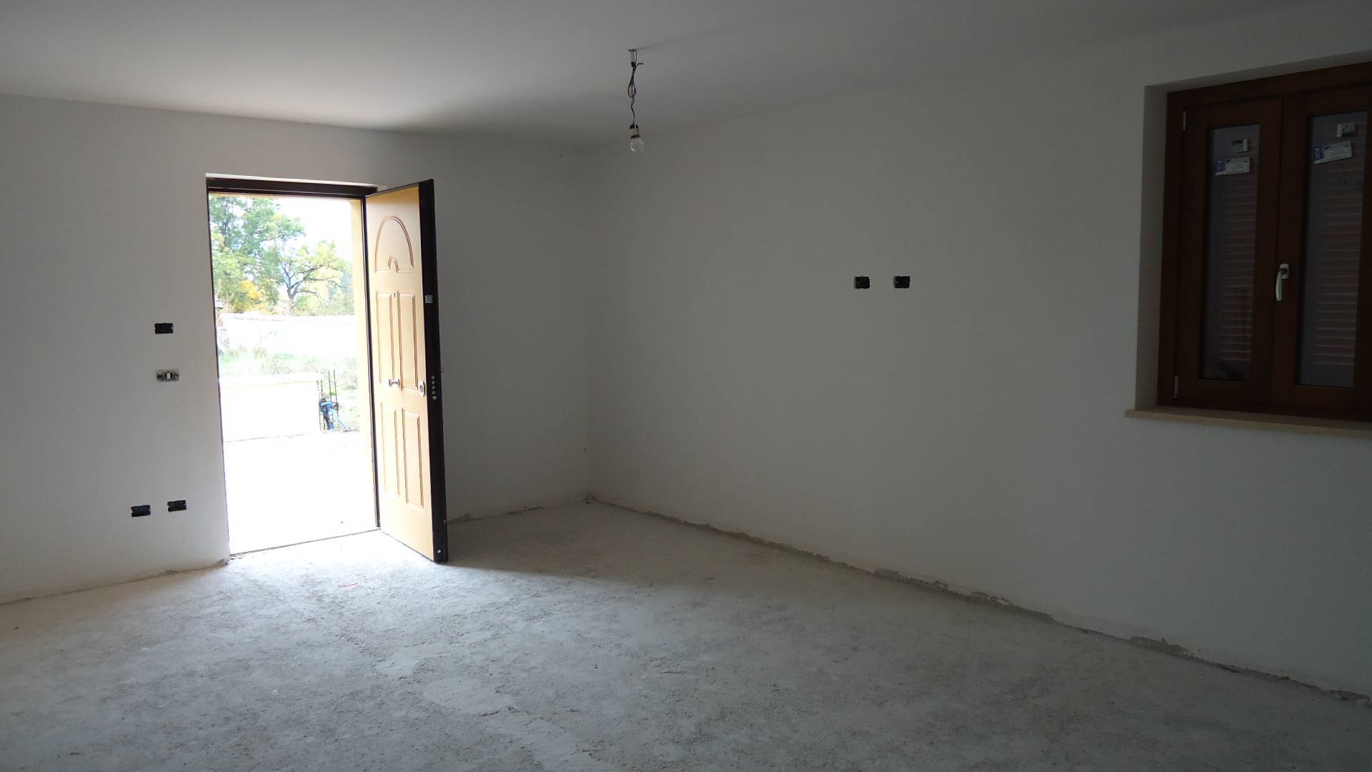 Villa Singola in vendita a Pizzoli, Pizzoli