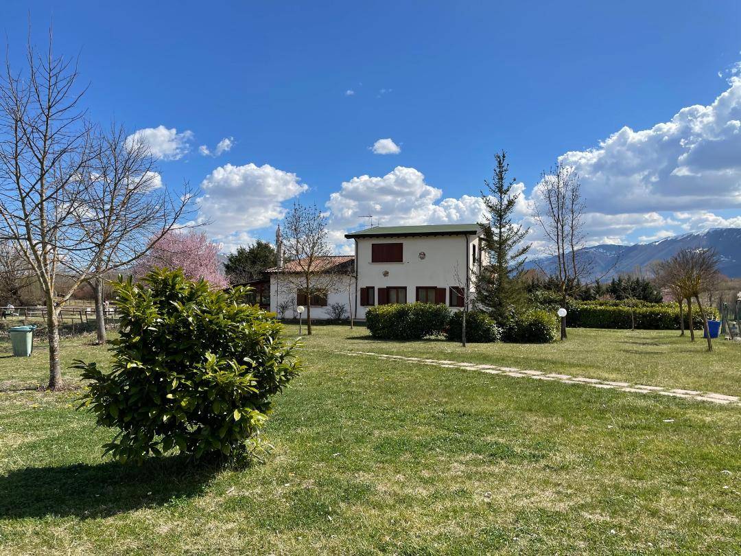 Attivit commerciale in vendita a Scoppito, Casale