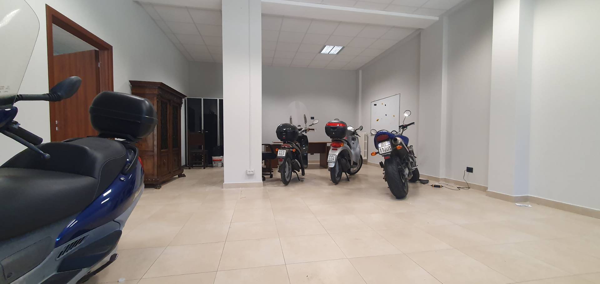 Locale commerciale in vendita a L'Aquila, S. Barbara